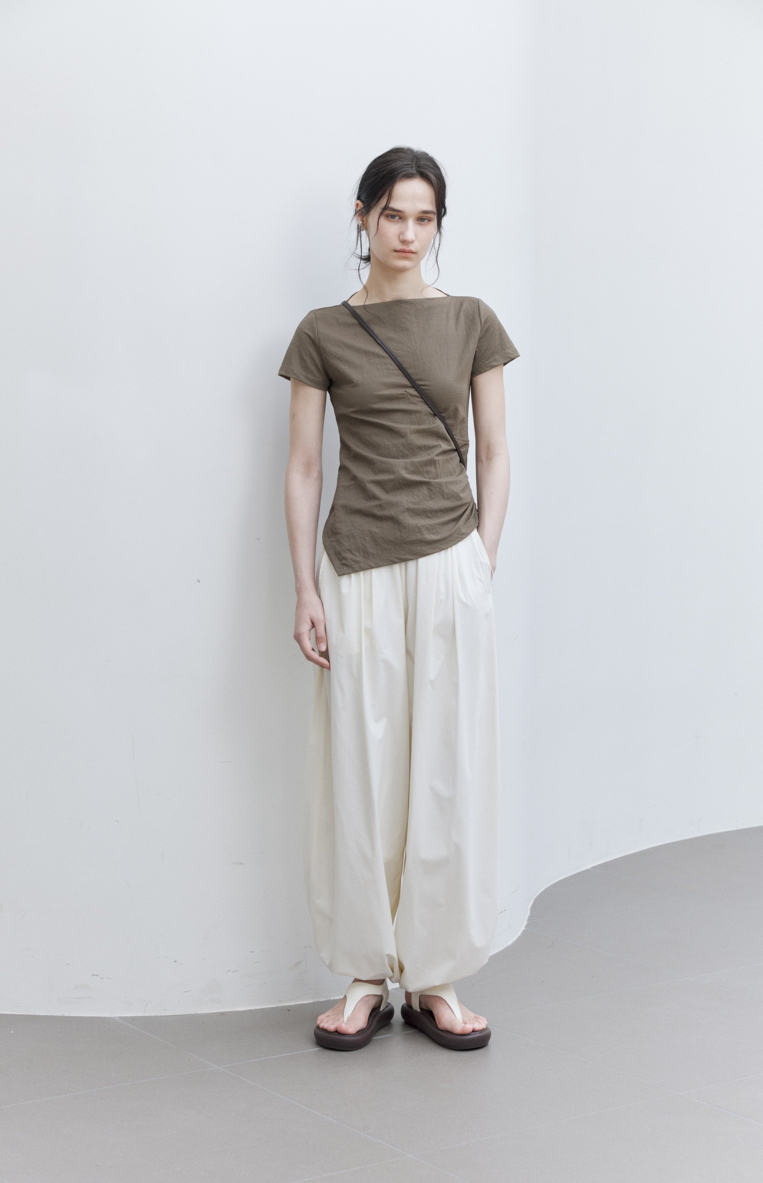 SIDE GATHERE SLIM T-SHIRT / サイドギャザースリムTシャツ