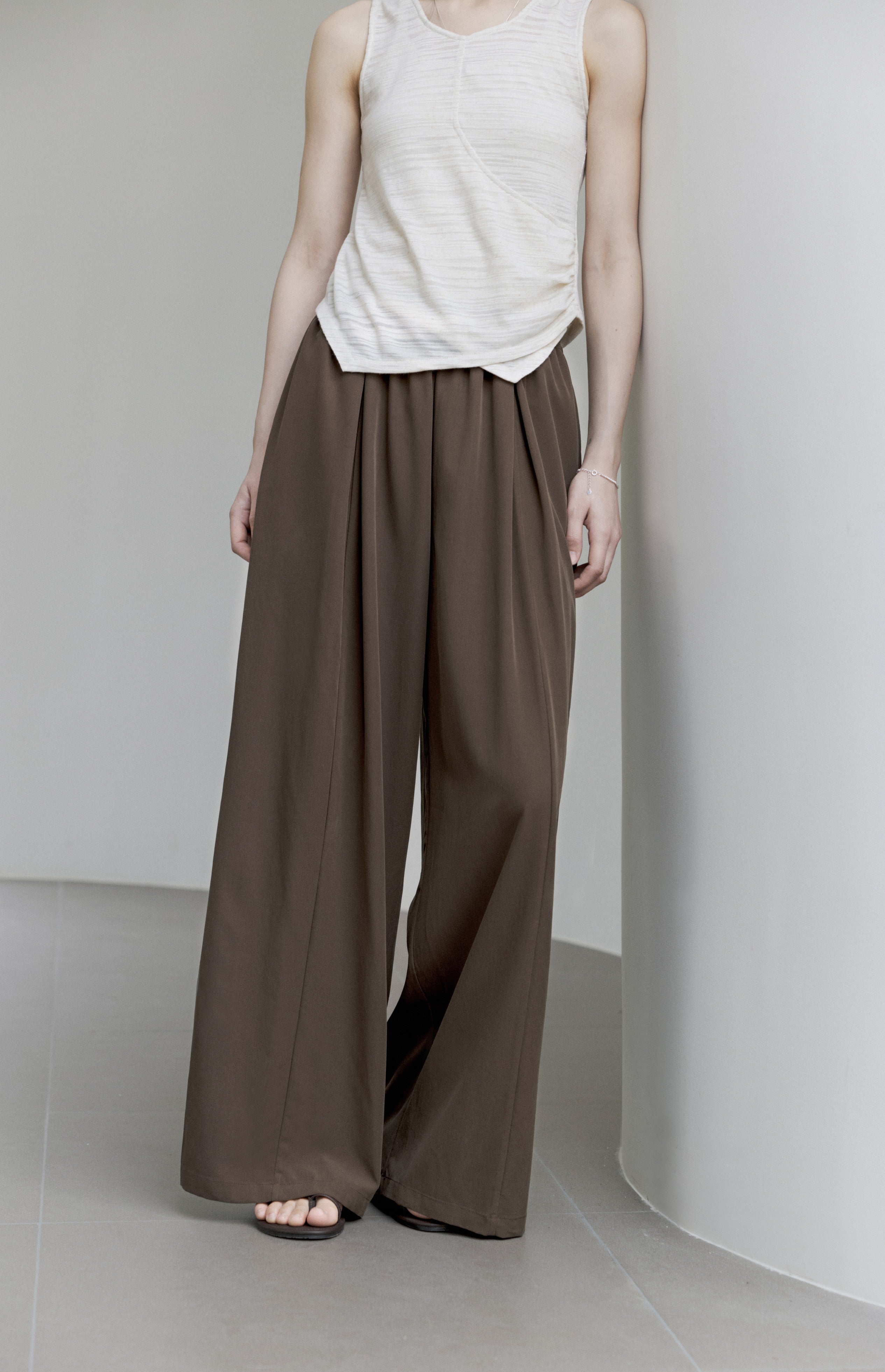 DRAPE TUCK WIDE PANTS / ドレープタックワイドパンツ