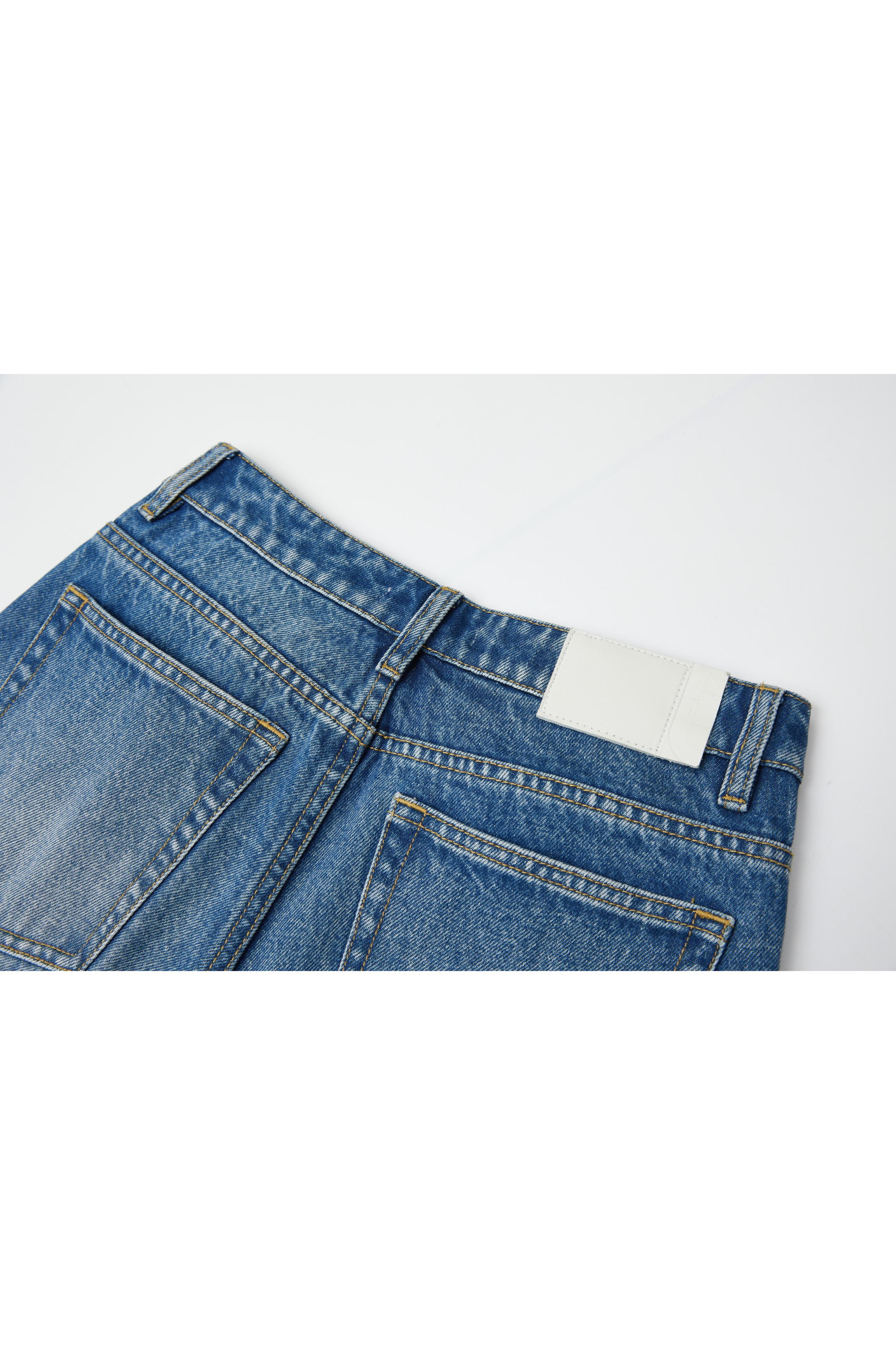 BASIC STRAIGHT JEANS