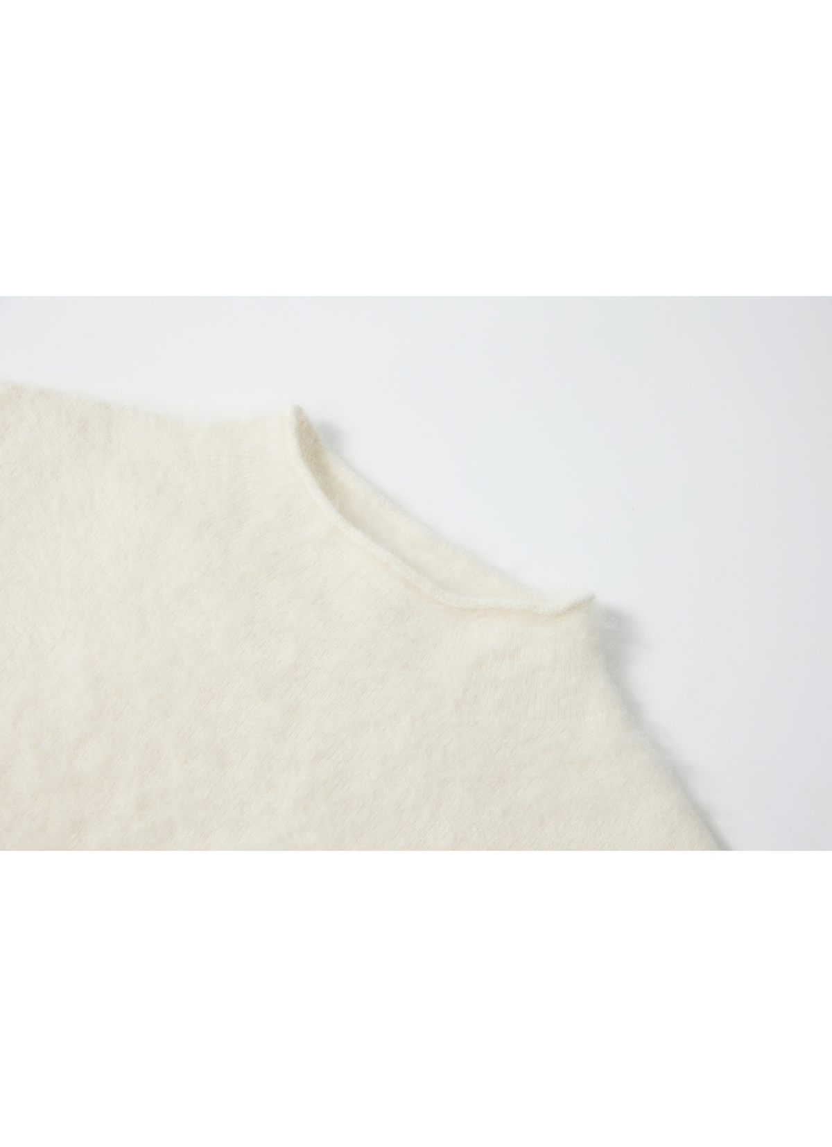 ROLL HEM SLEEVELESS WOOL TOP