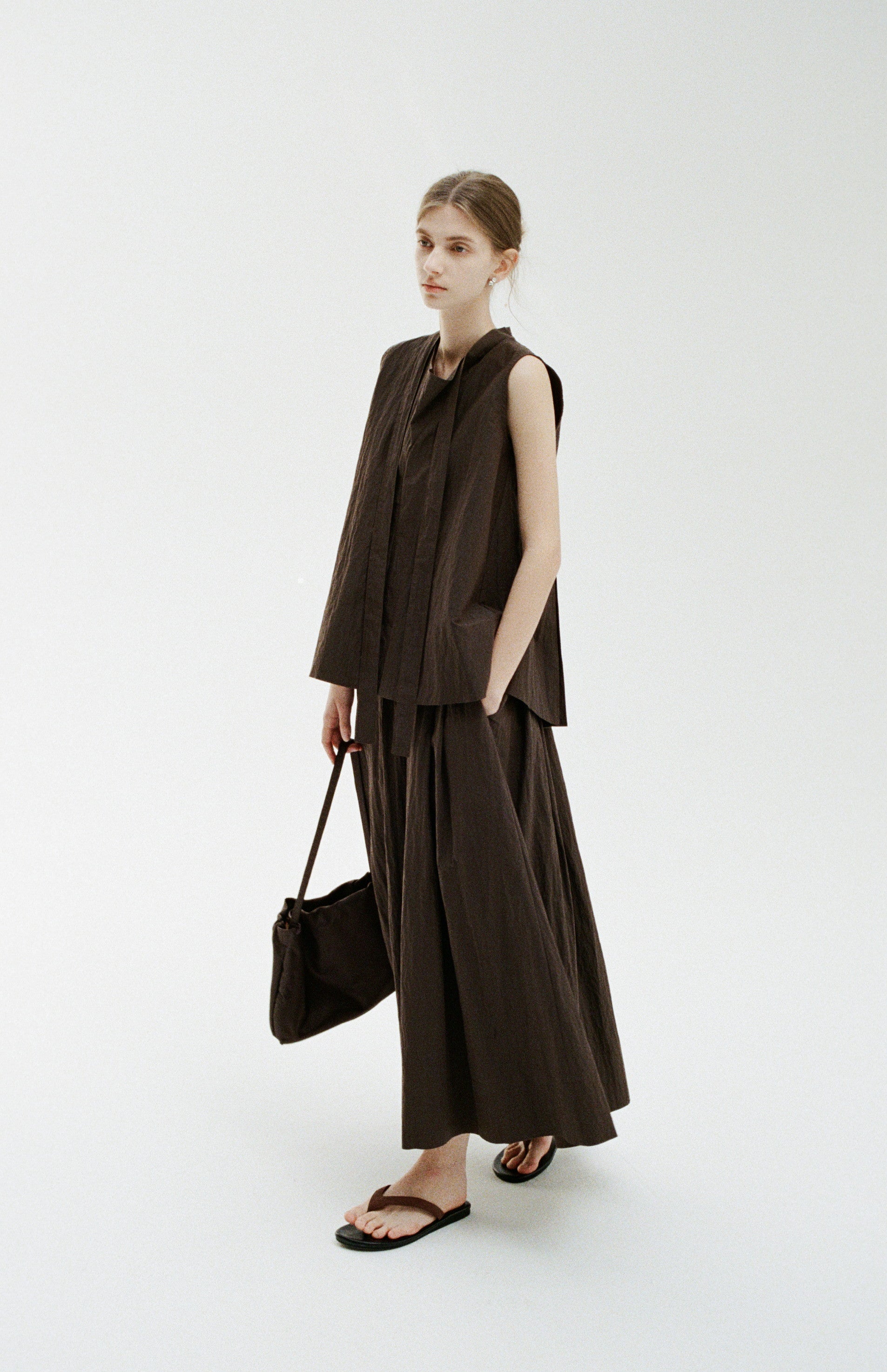 VOLUME GATHER BROWN SKIRT