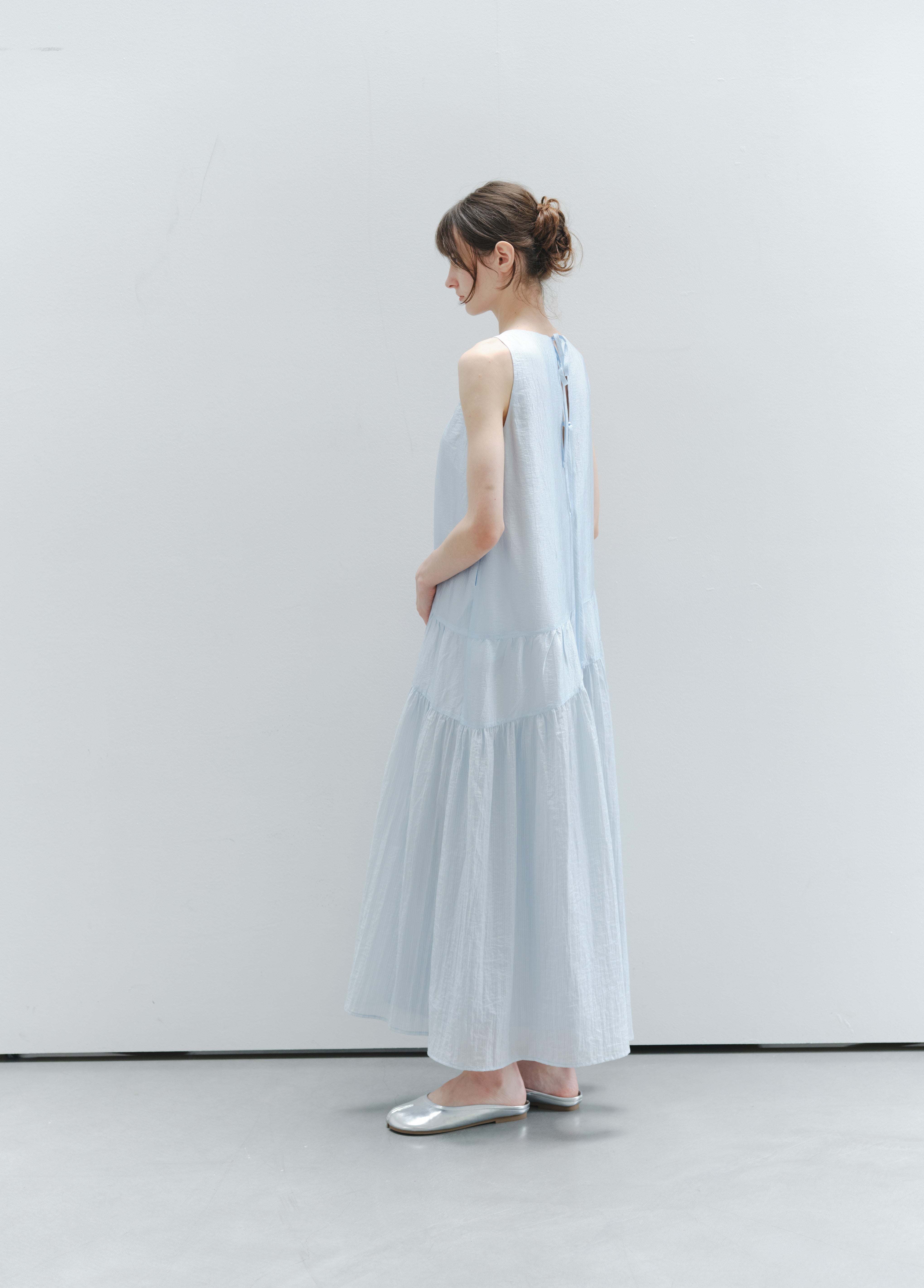 BACK RIBBON SMOOTH DRESS