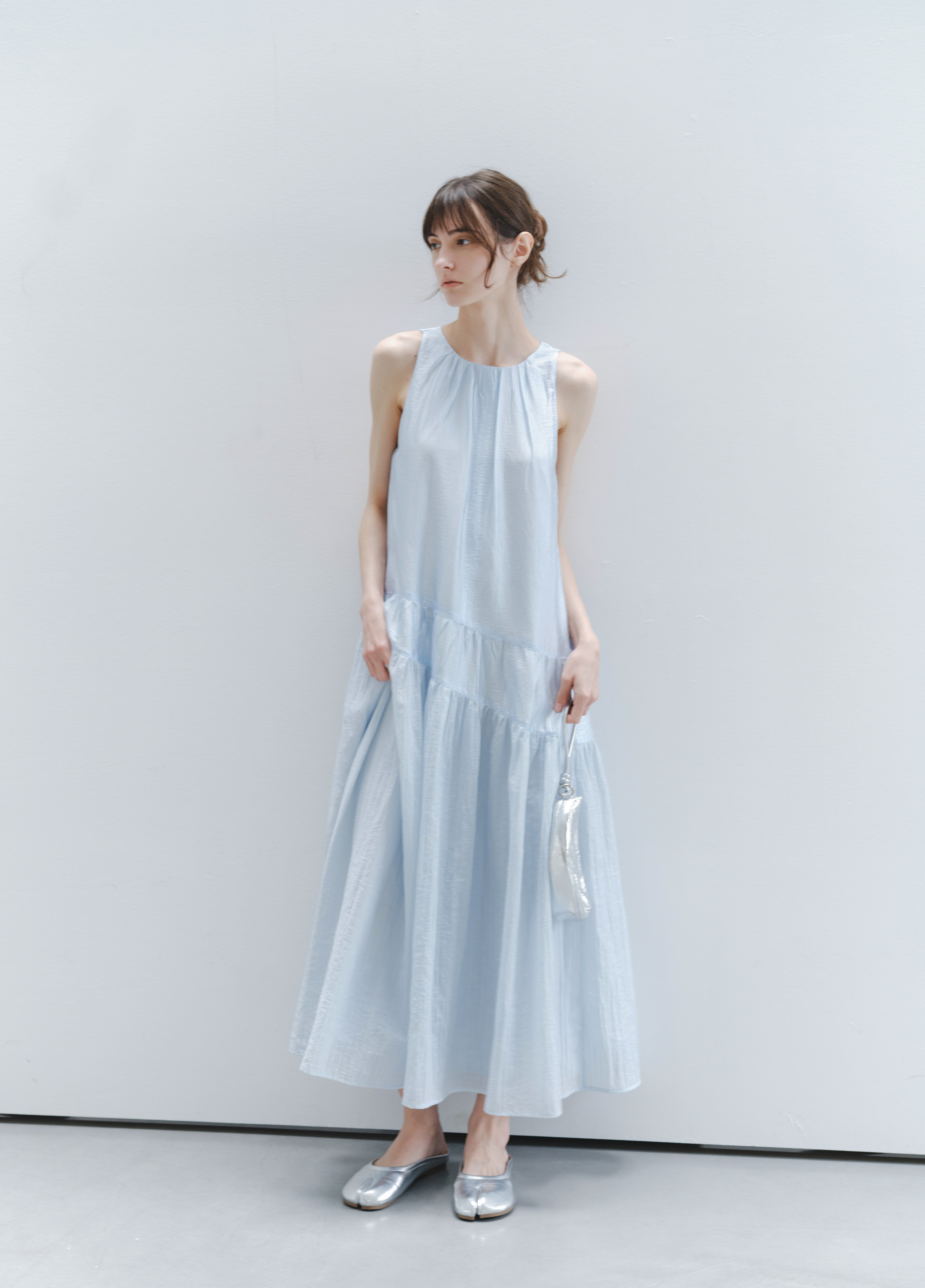 BACK RIBBON SMOOTH DRESS