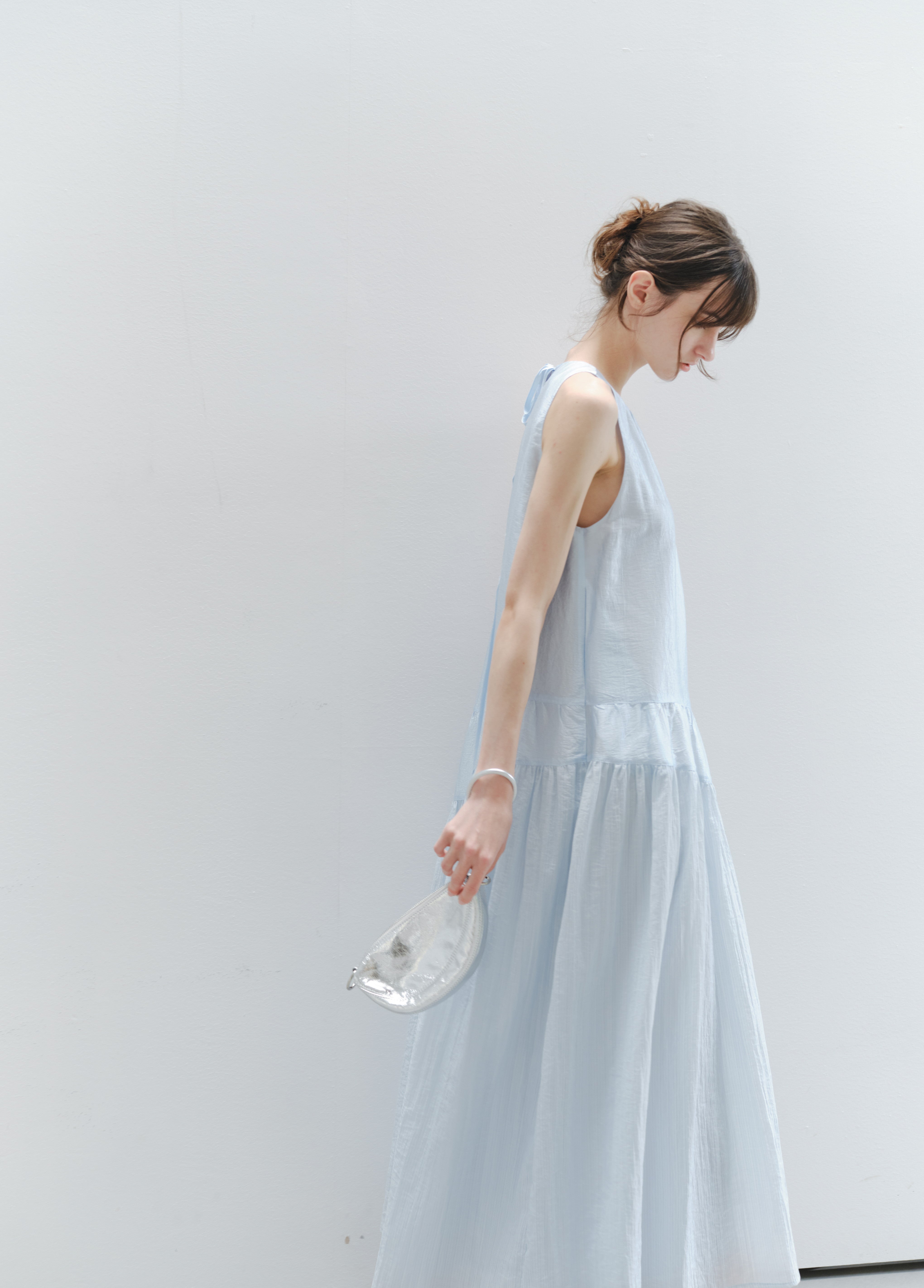 BACK RIBBON SMOOTH DRESS