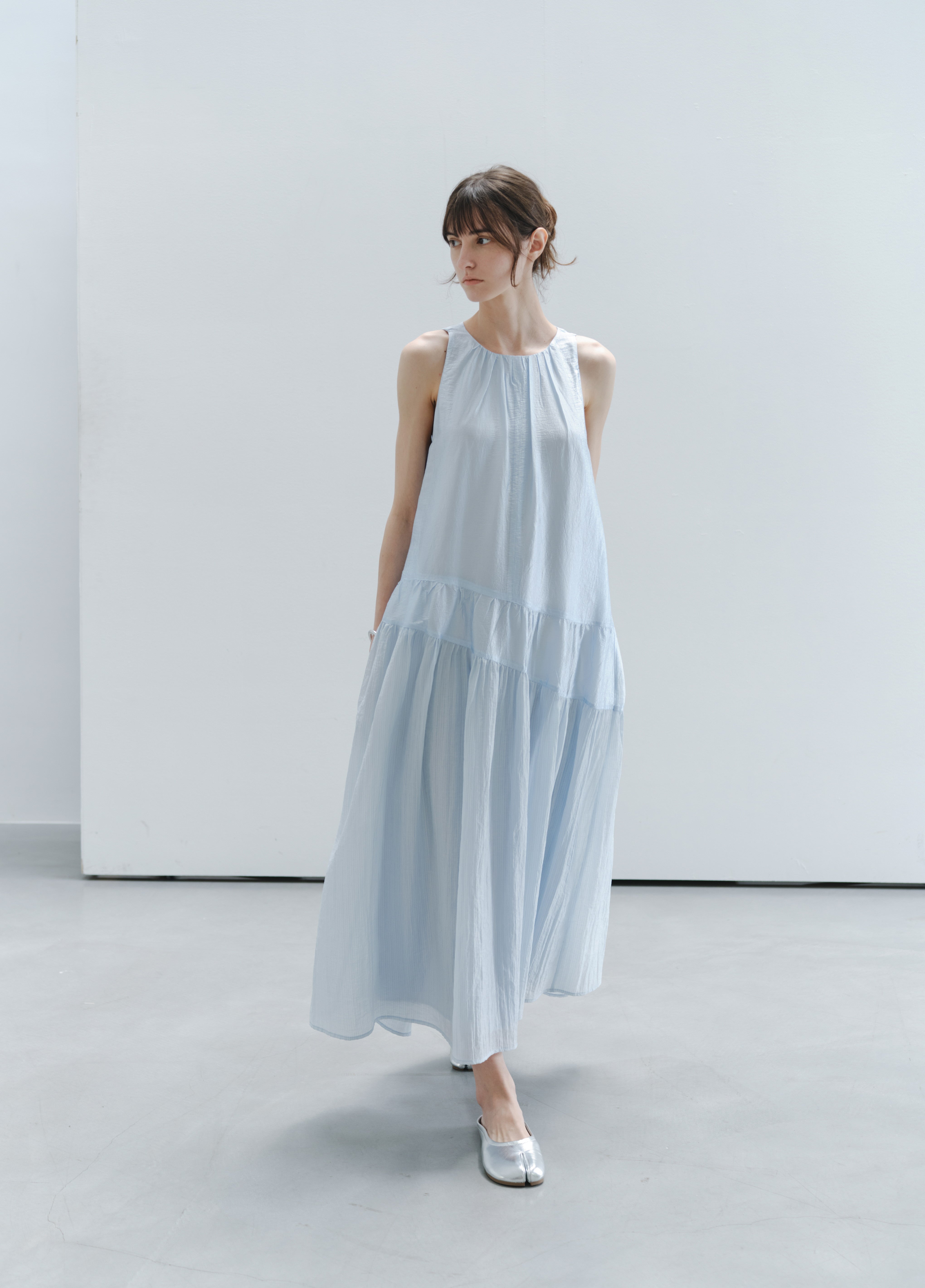 BACK RIBBON SMOOTH DRESS