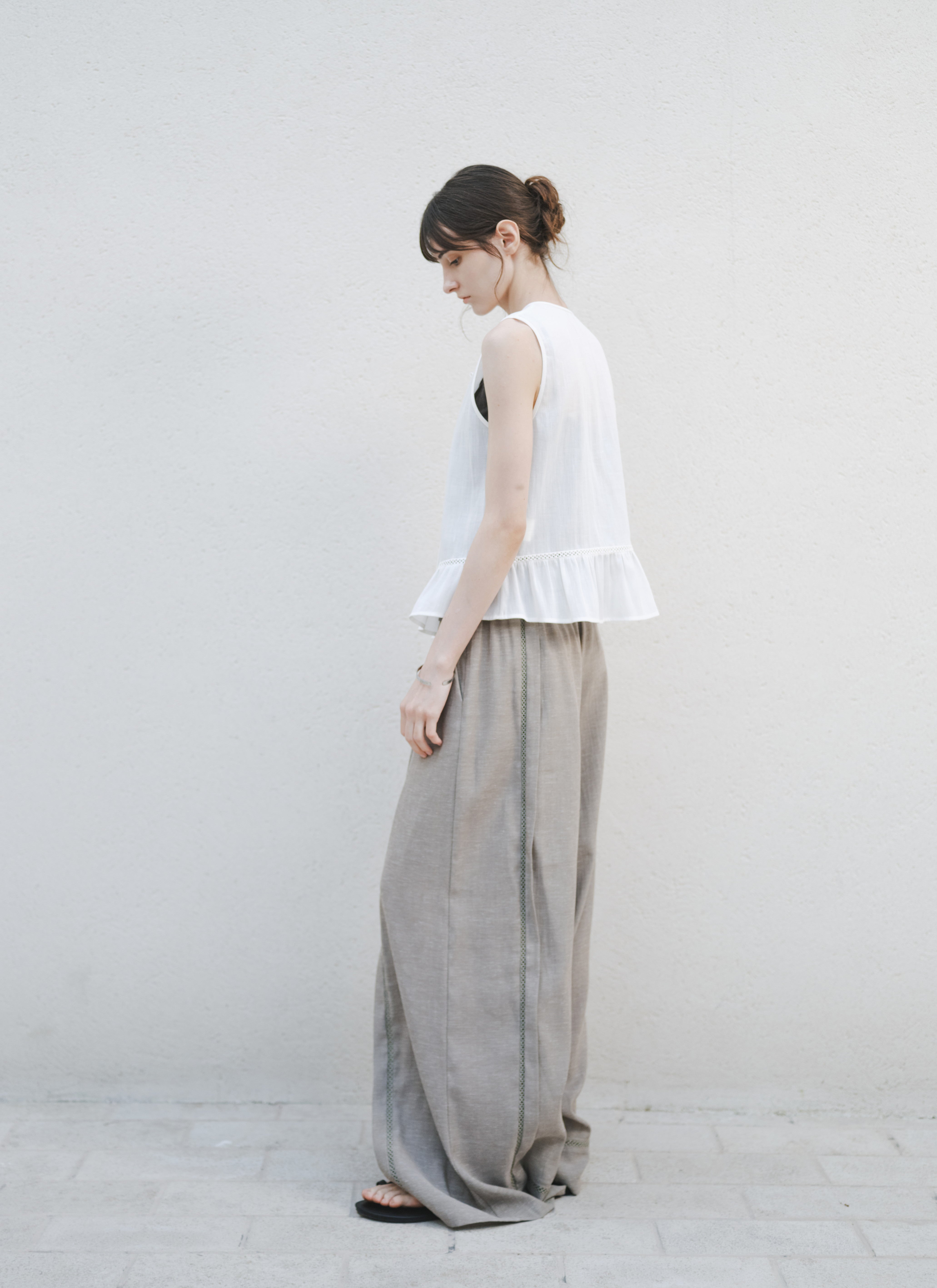 FRILL HEM TIE BLOUSE