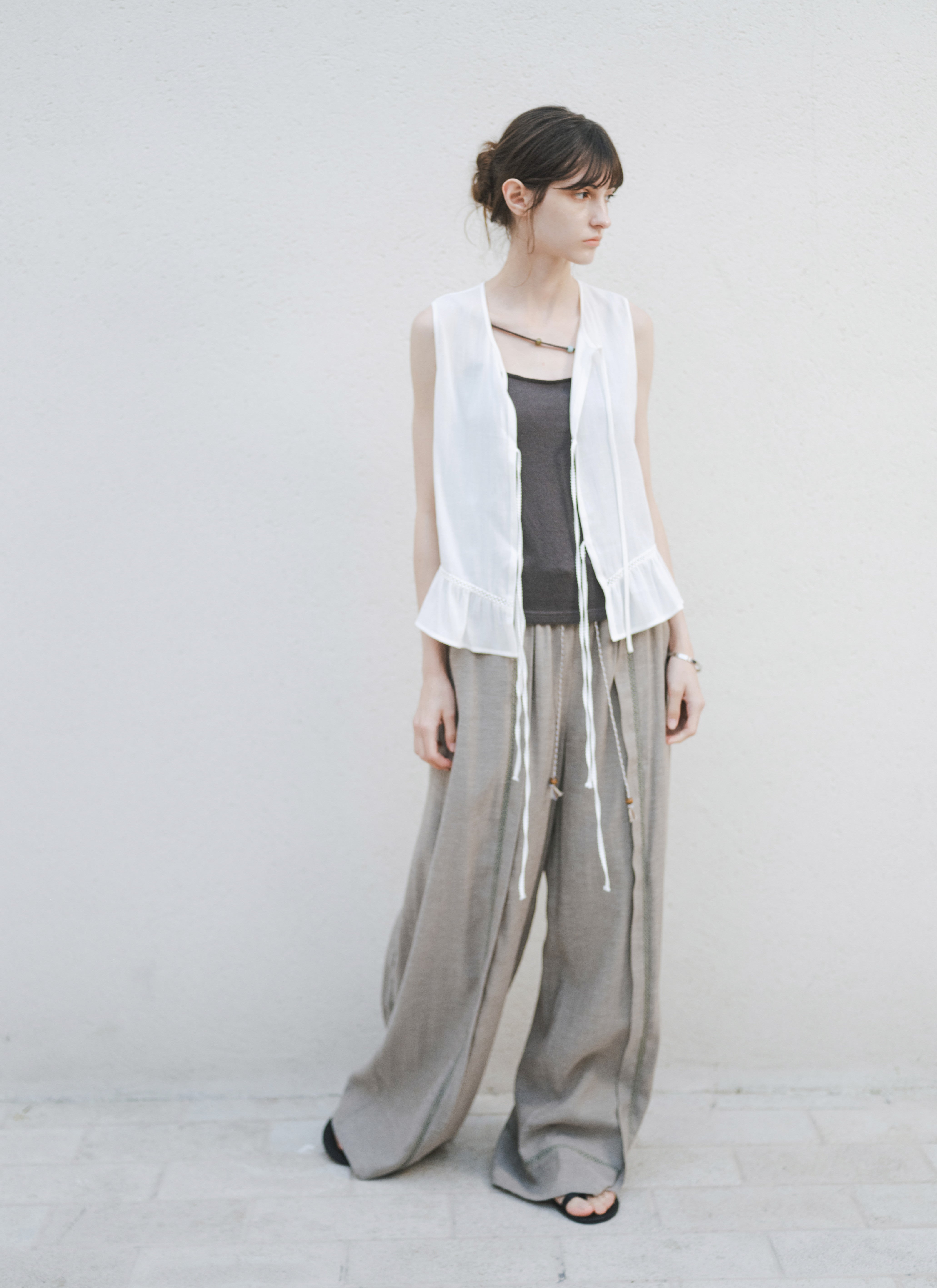 FRILL HEM TIE BLOUSE