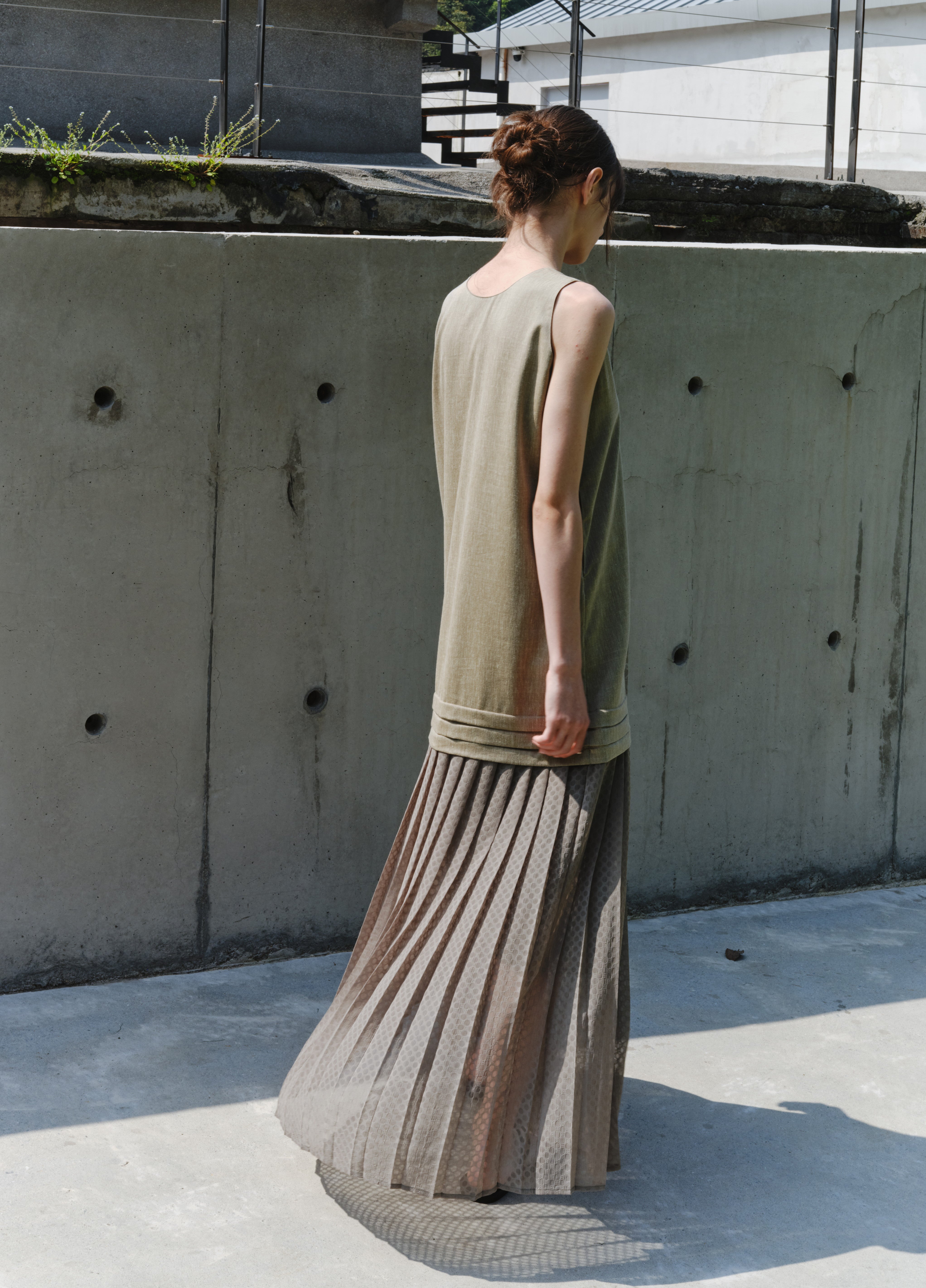 BUBBLE PLEAT DOCKING DRESS
