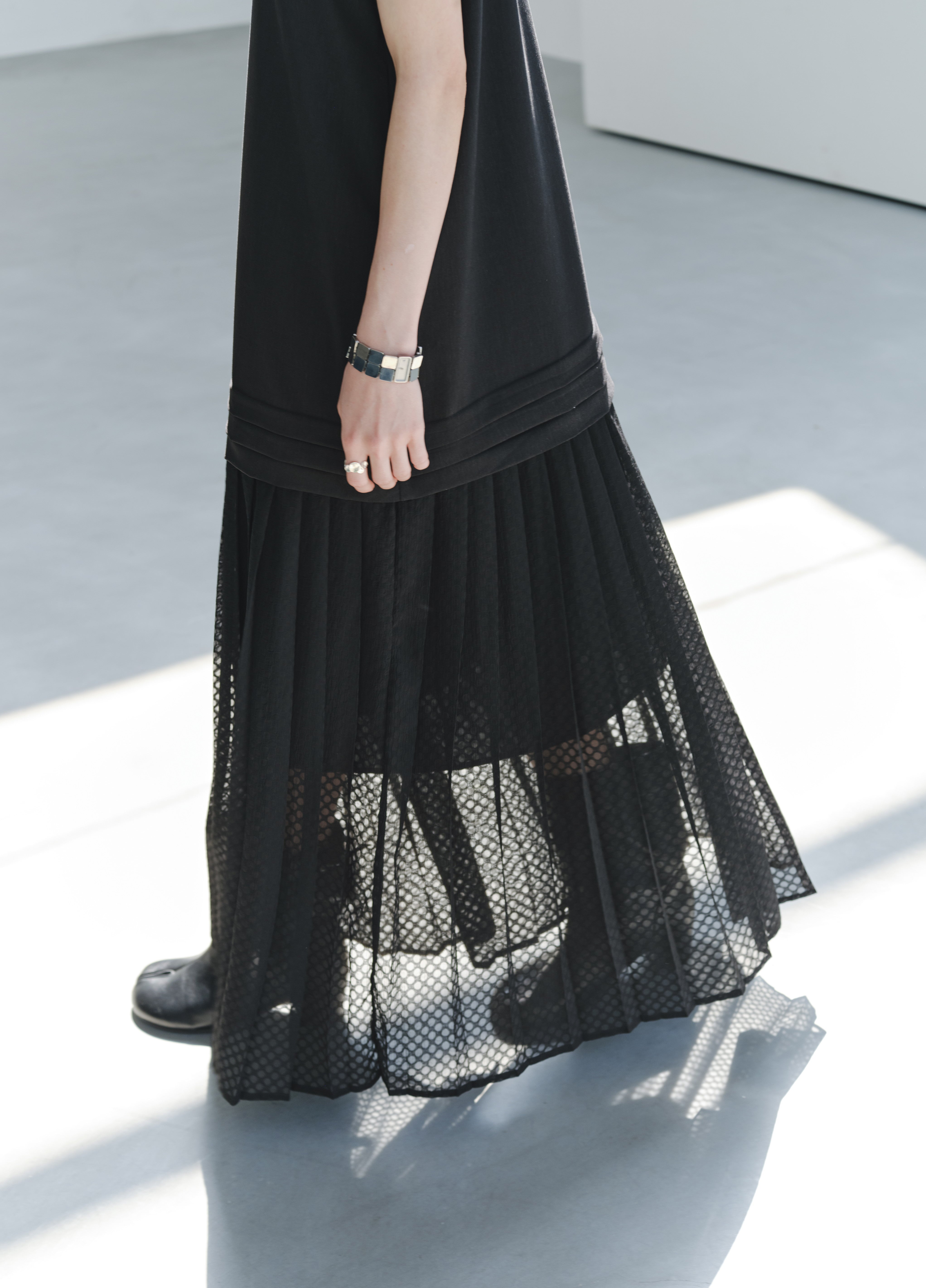BUBBLE PLEAT DOCKING DRESS