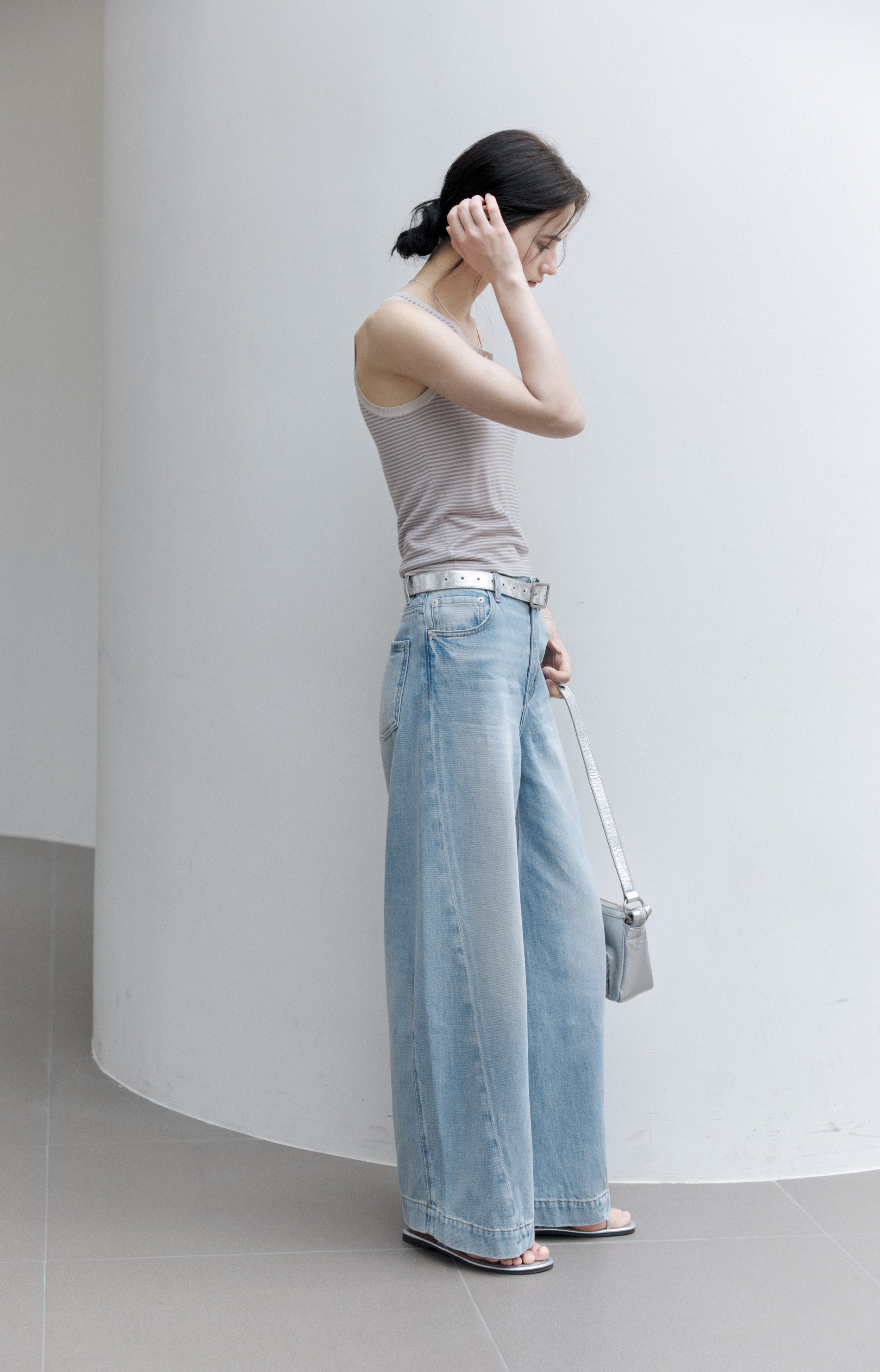 WASHED BLUE WIDE JEANS / 워시드 블루 와이드 청바지