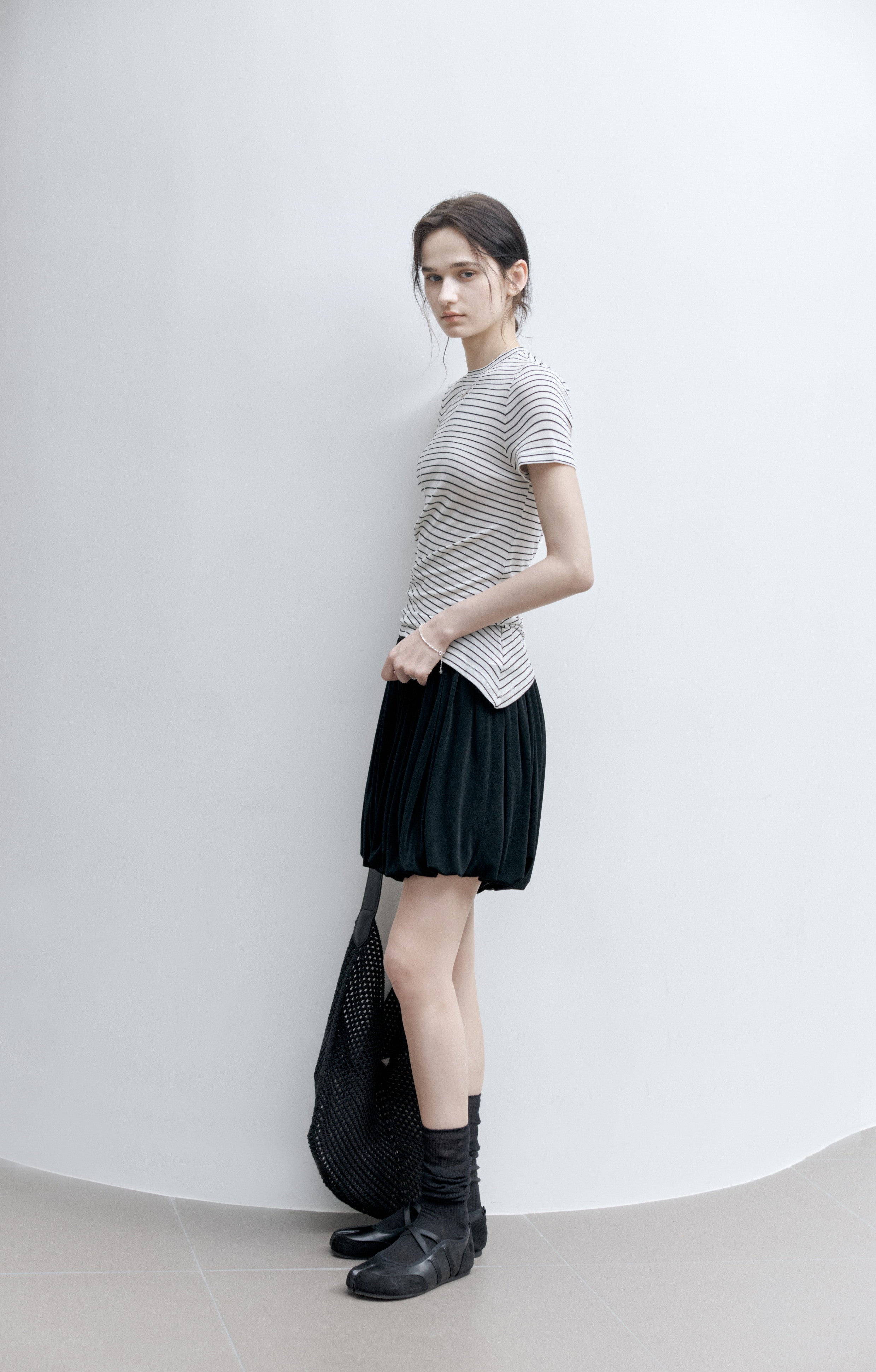ASYMMETRIC HEM FIT T-SHIRT