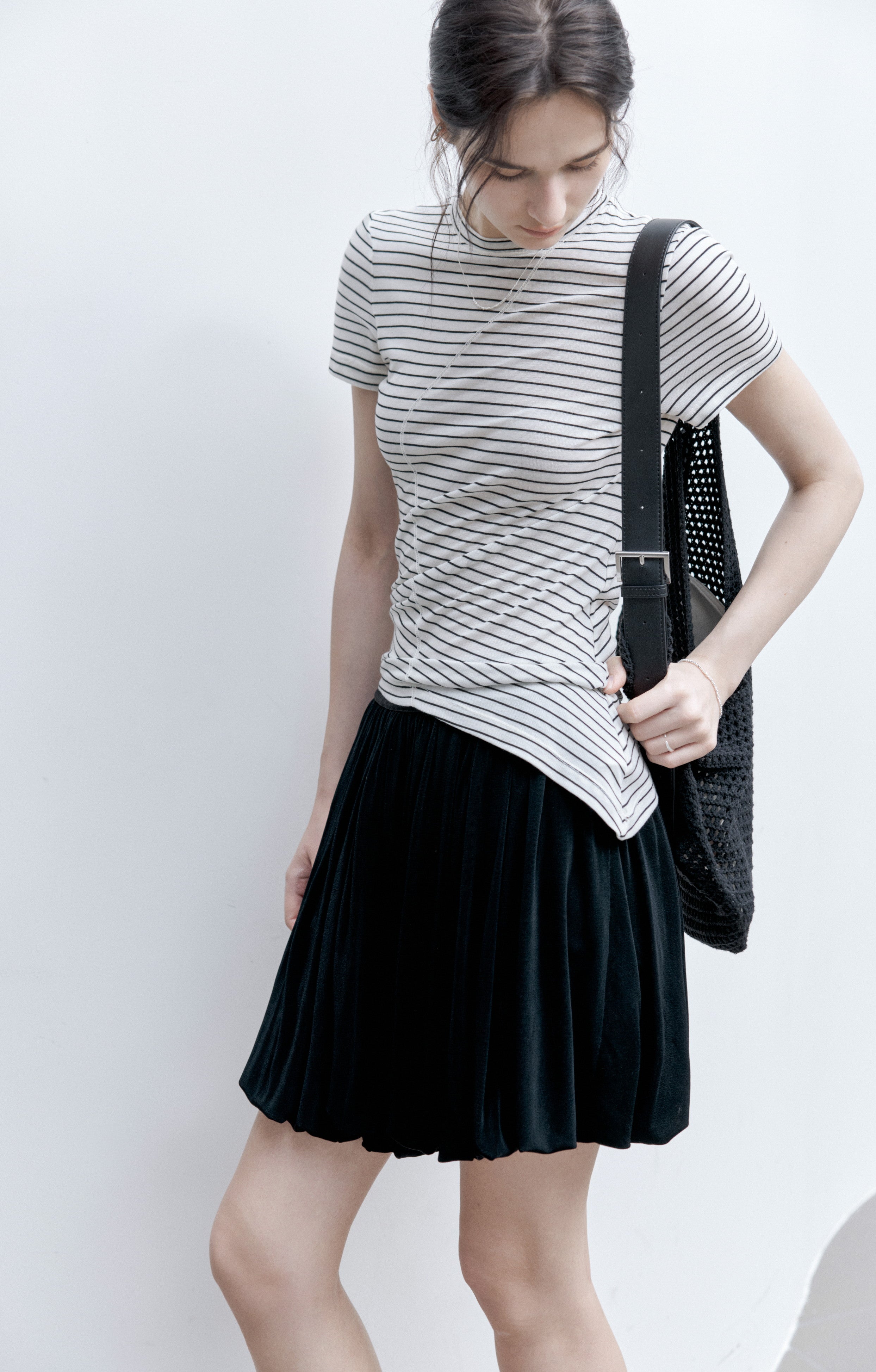 ASYMMETRIC HEM FIT T-SHIRT