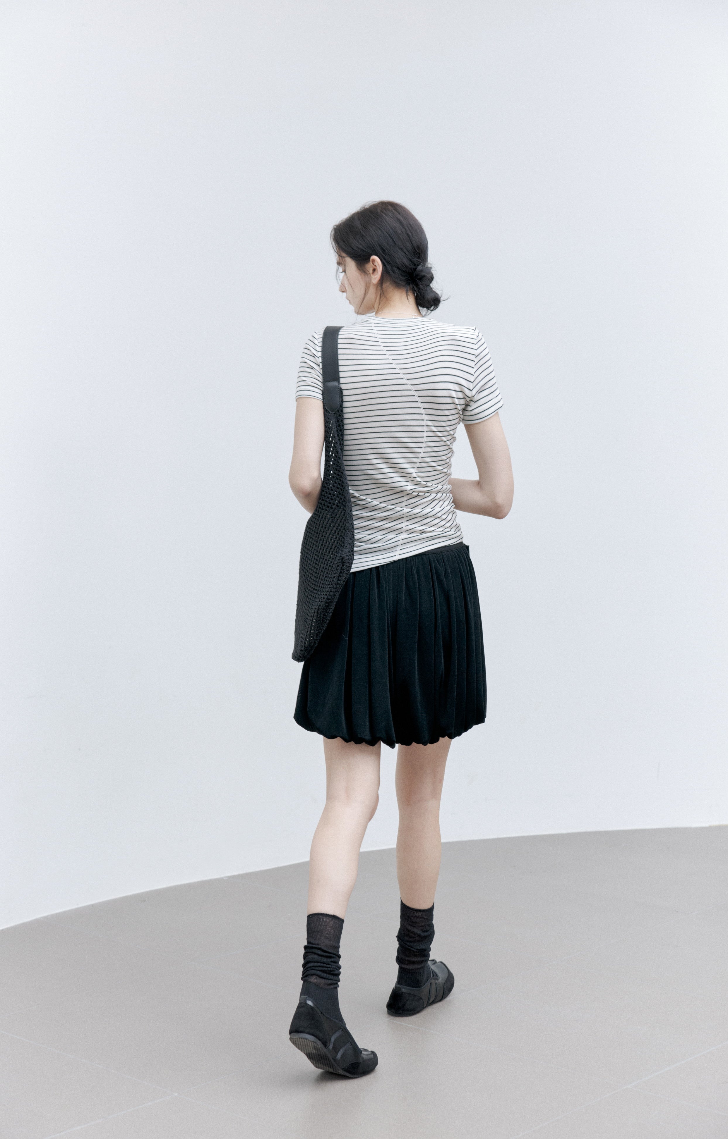 ASYMMETRIC HEM FIT T-SHIRT