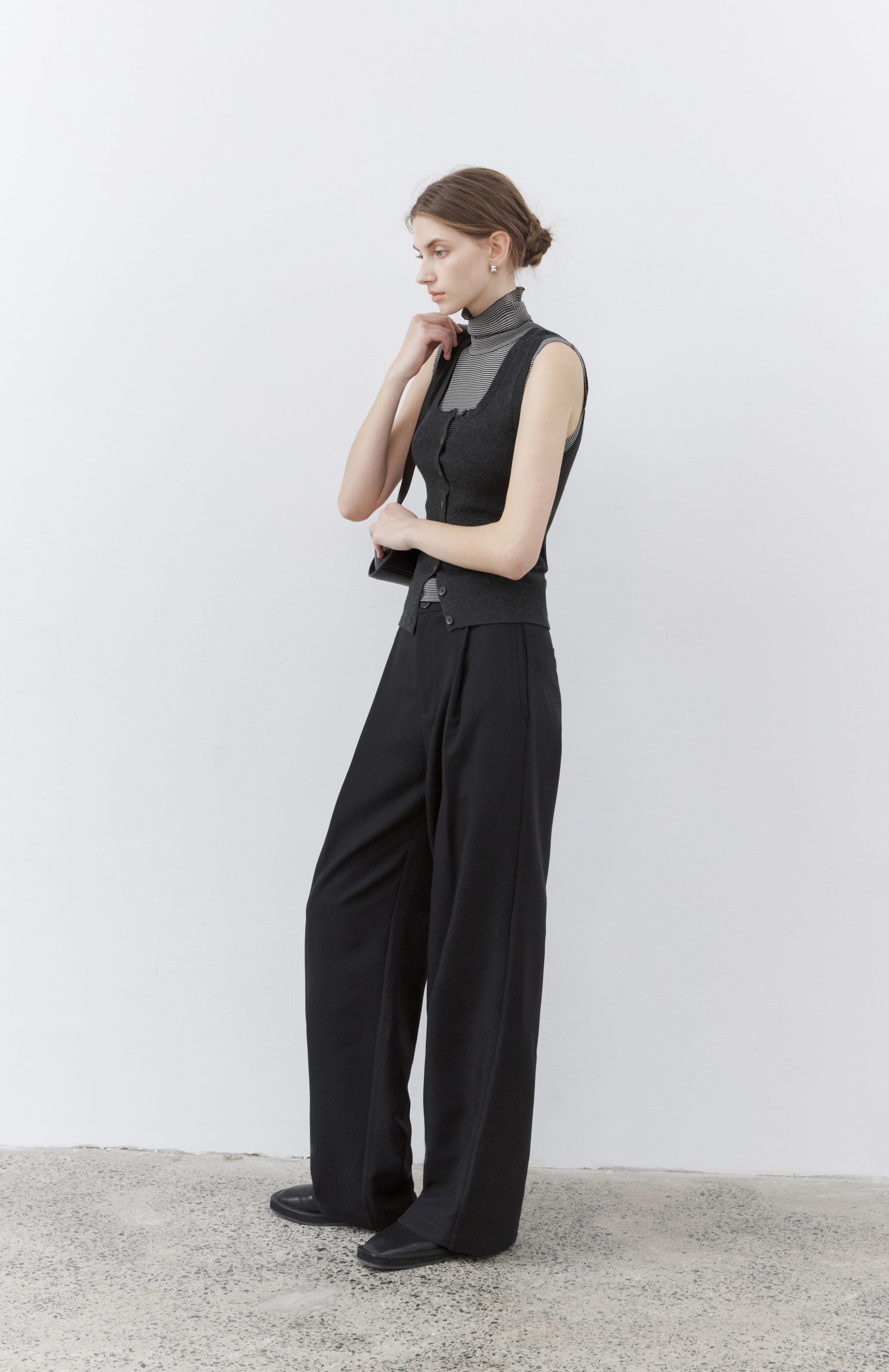 DRAPE STRAIGHT SLACKS