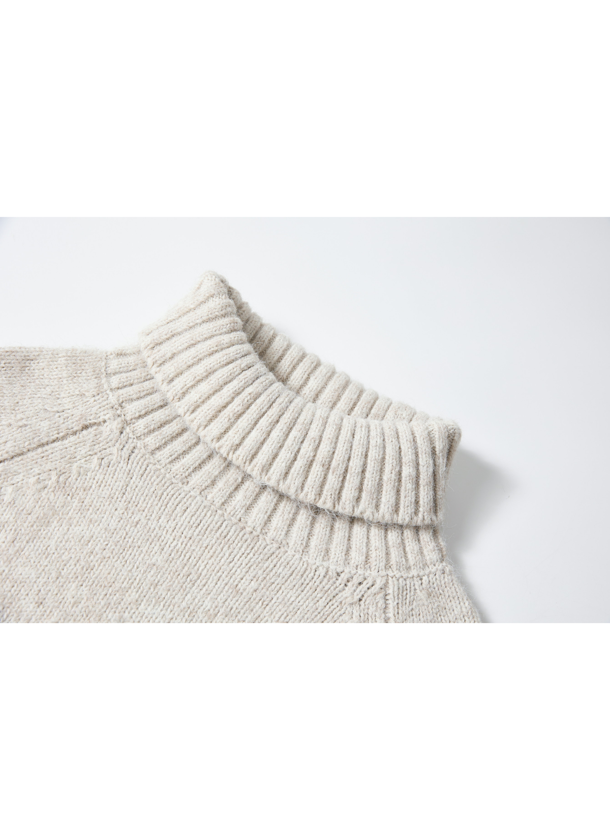 CHUNKY KNIT TURTLE SWEATER