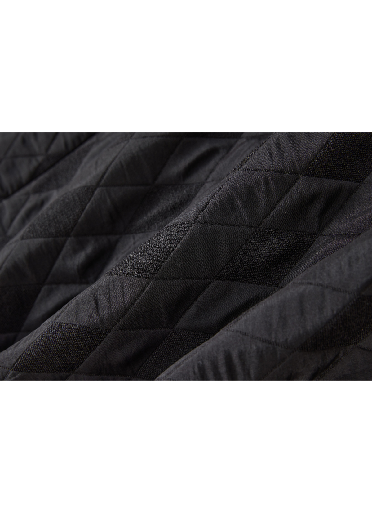 DIAMOND QUILTING SLIT SKIRT