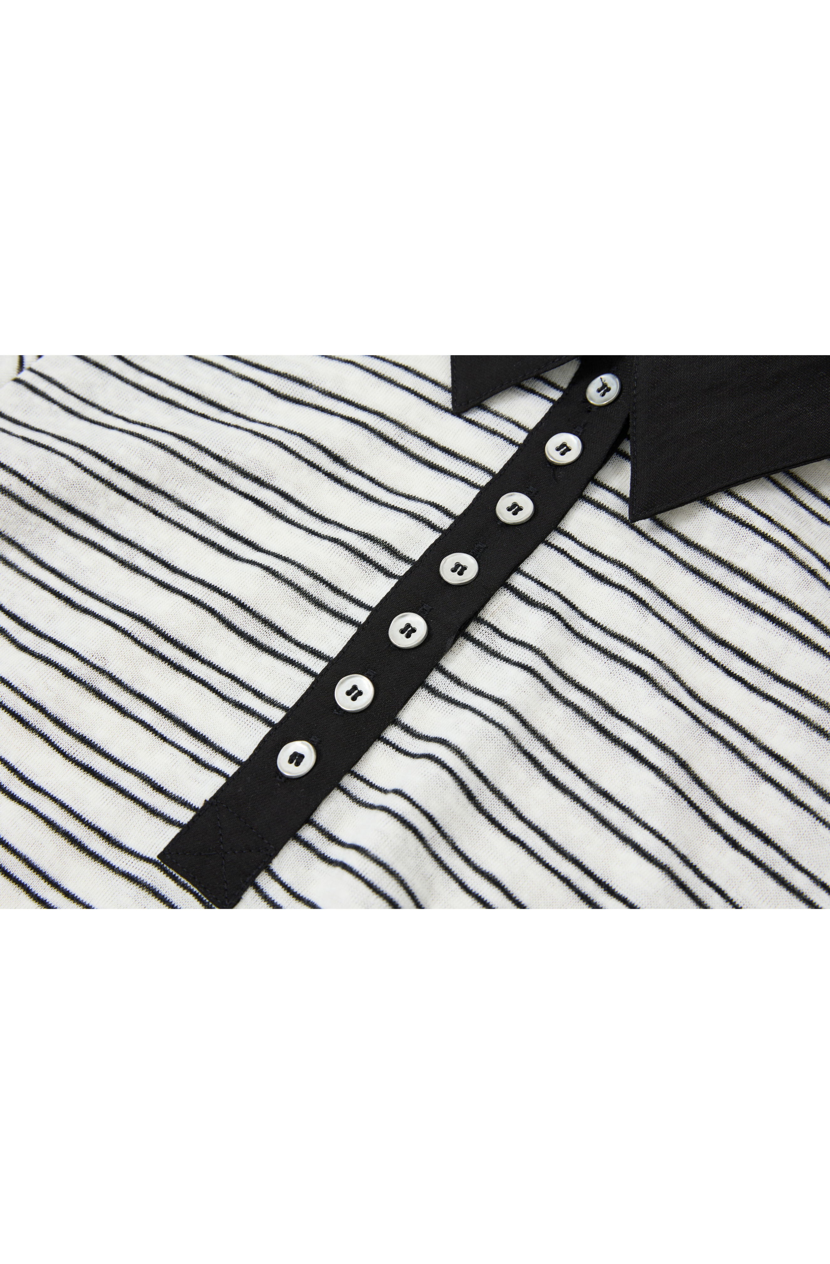 LINEAR BUTTON STRIPE TEE