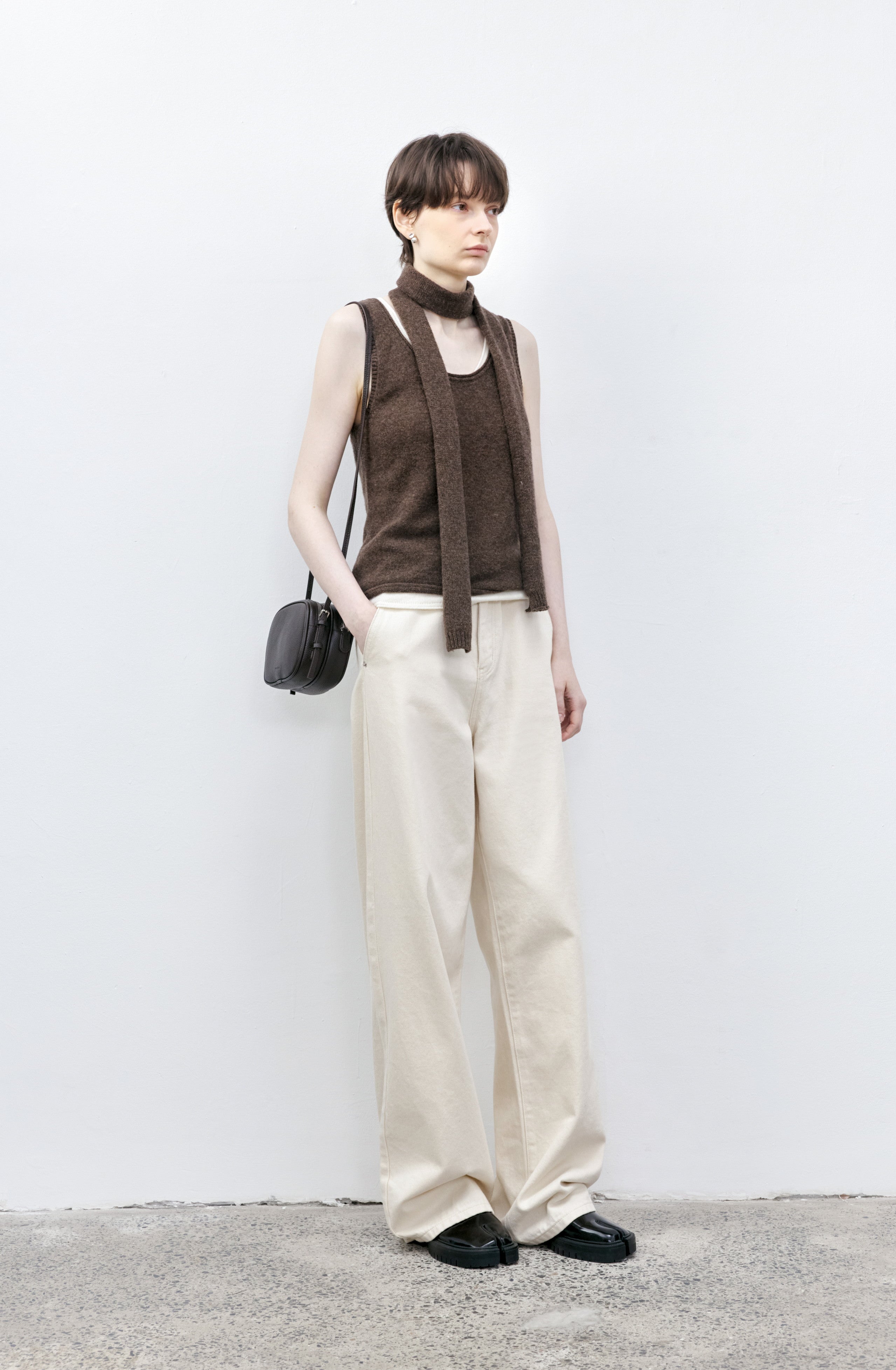 BASIC STRAIGHT WHITE JEANS
