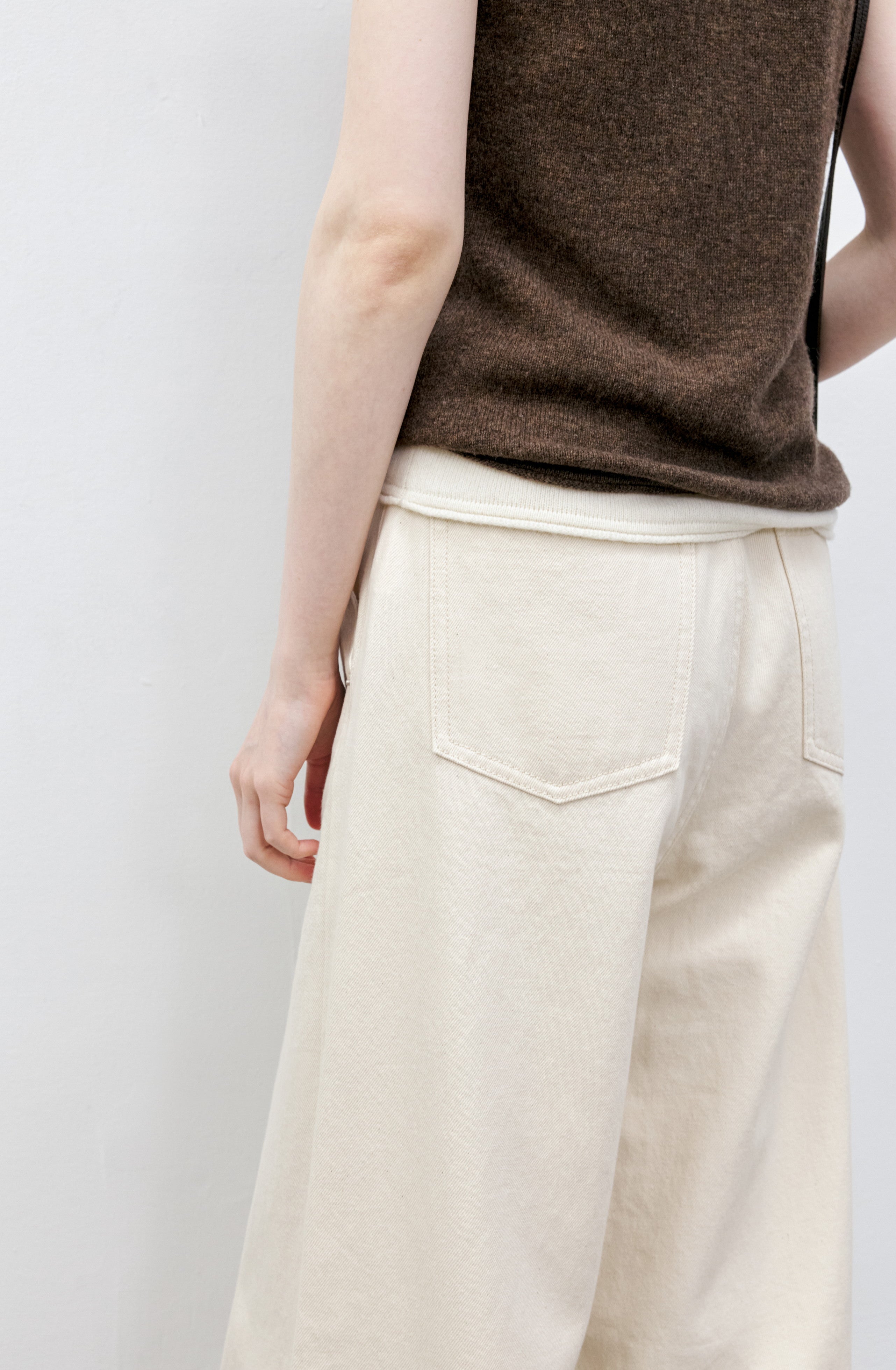 BASIC STRAIGHT WHITE JEANS