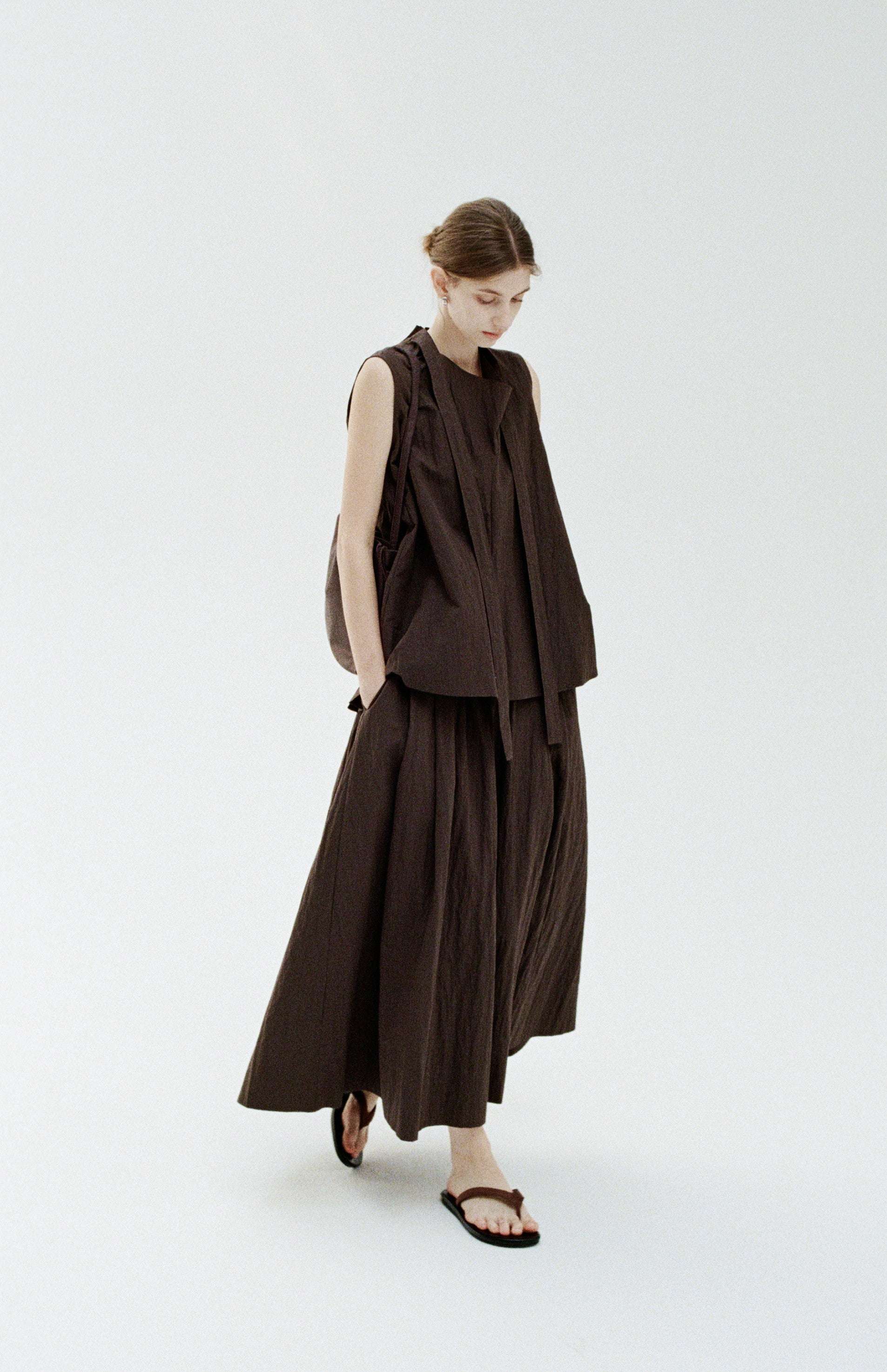 VOLUME GATHER BROWN SKIRT