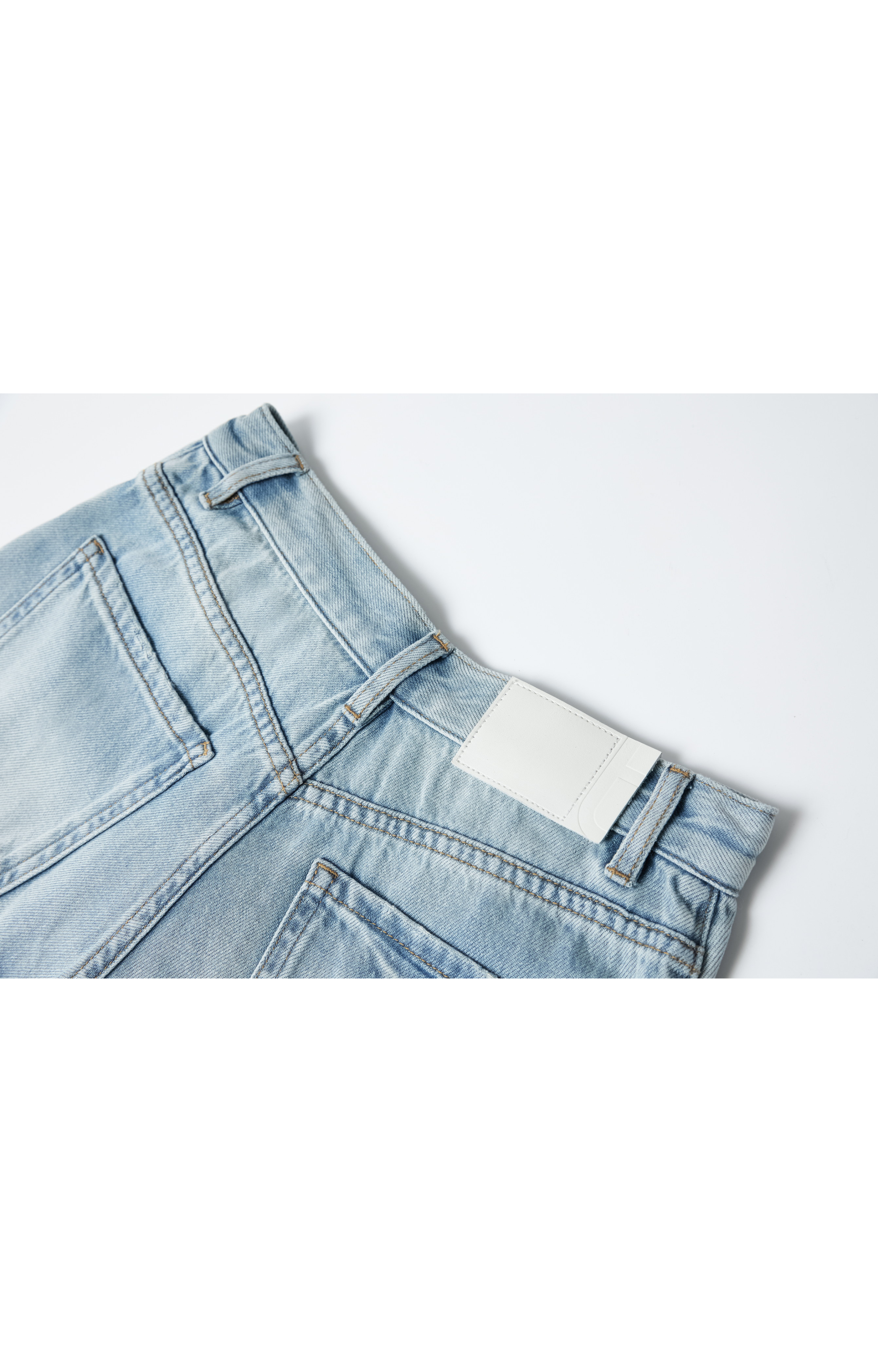 WASHED BLUE WIDE JEANS / 워시드 블루 와이드 청바지