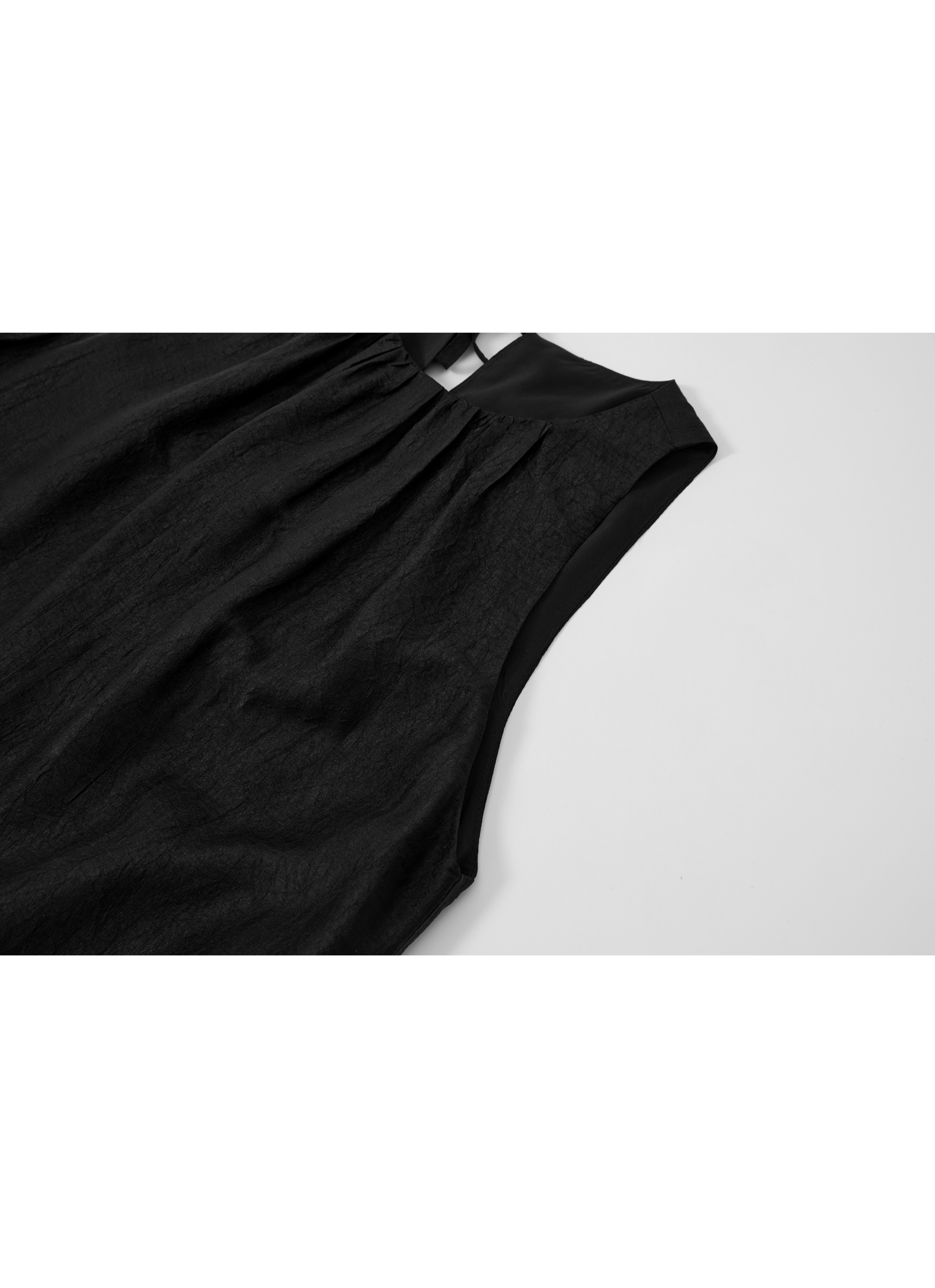BACK RIBBON SMOOTH DRESS