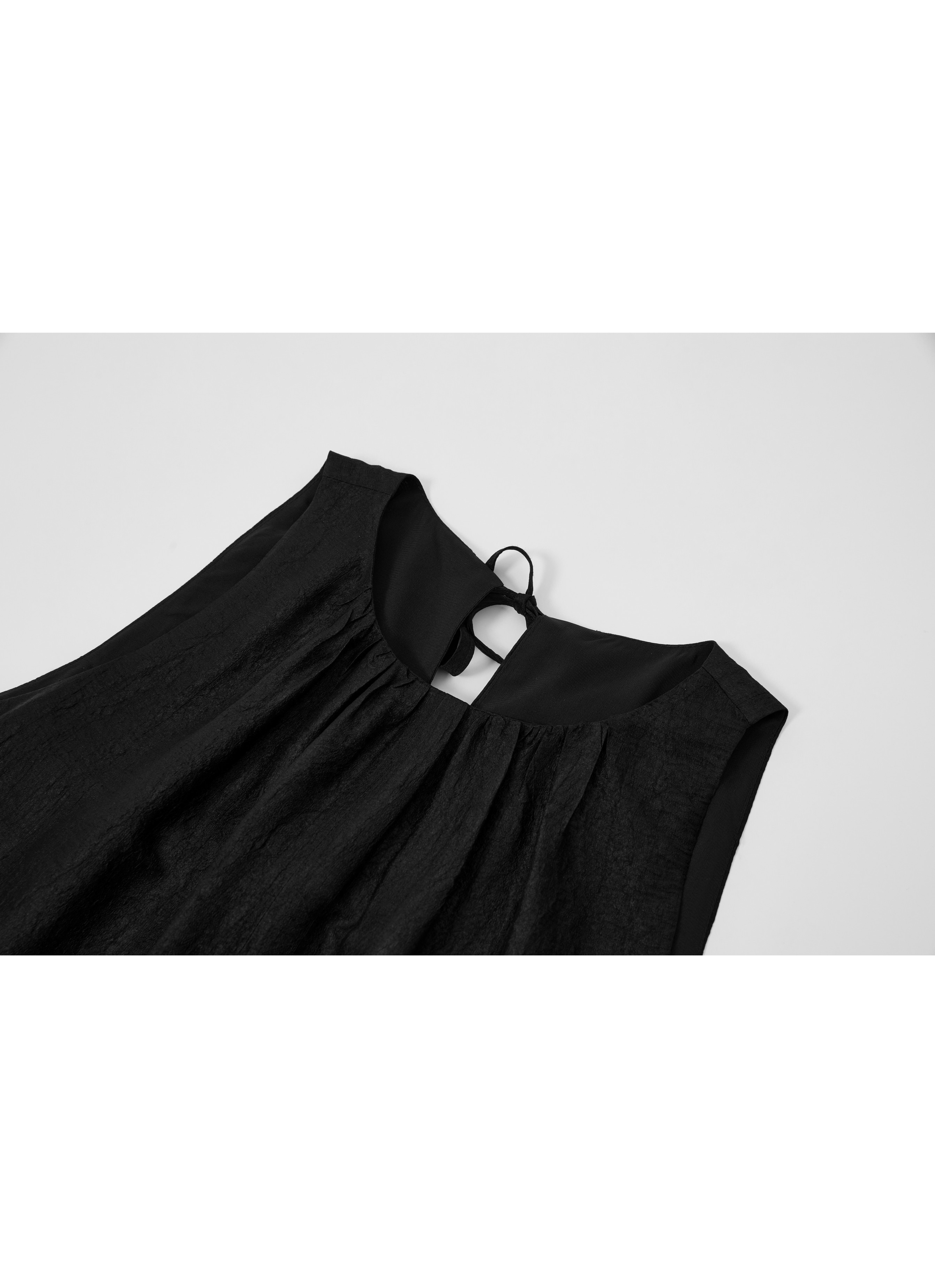 BACK RIBBON SMOOTH DRESS