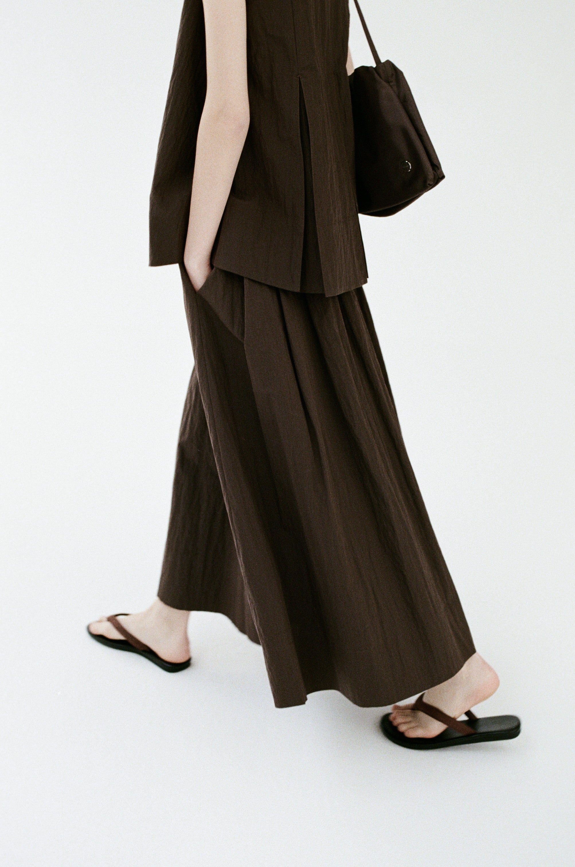 VOLUME GATHER BROWN SKIRT