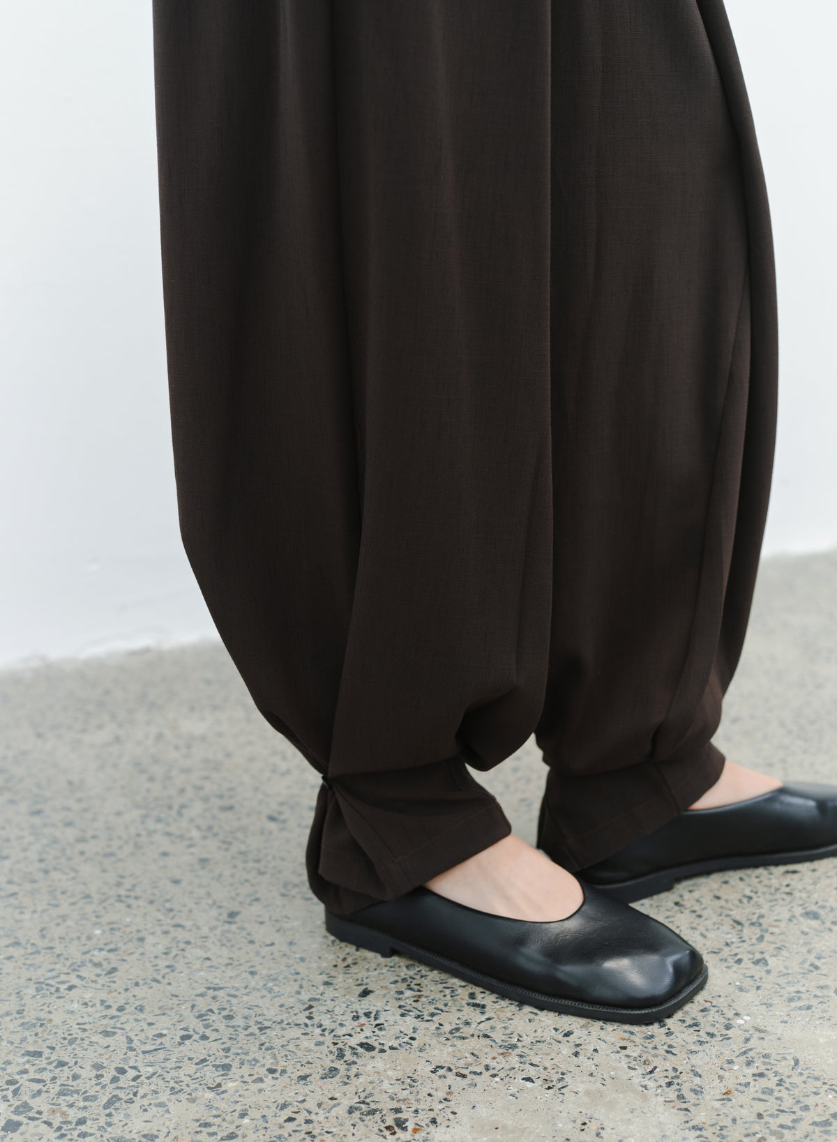 TUCK HEM DRAPE SLACKS