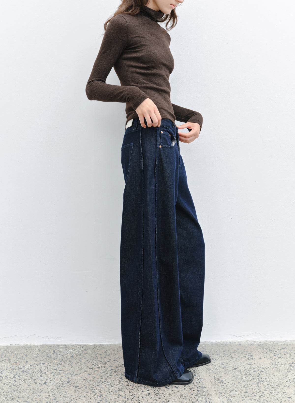 SIDE EDGE DEEP JEANS