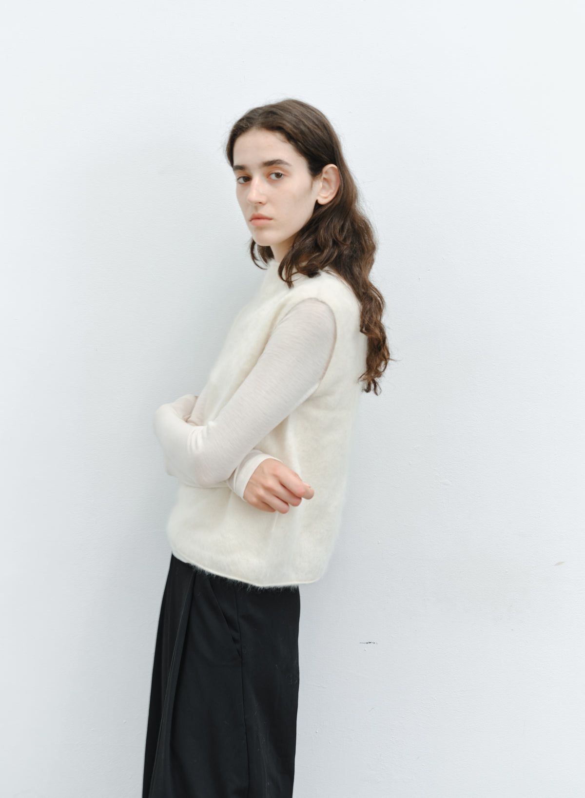 ROLL HEM SLEEVELESS WOOL TOP