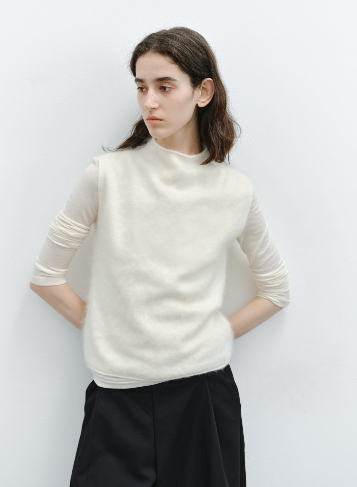 ROLL HEM SLEEVELESS WOOL TOP