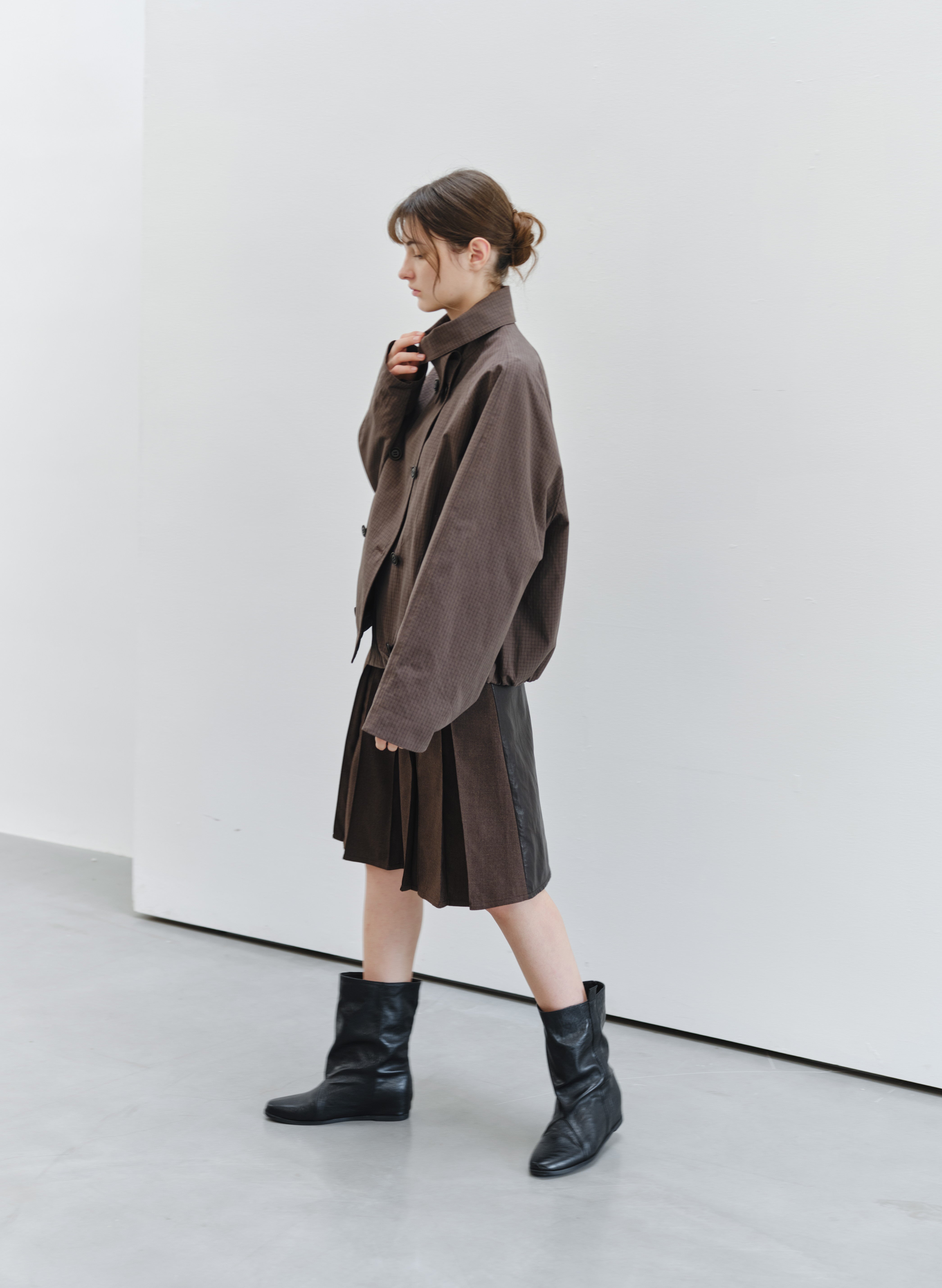 BACK LEATHER PLEATED SKIRT