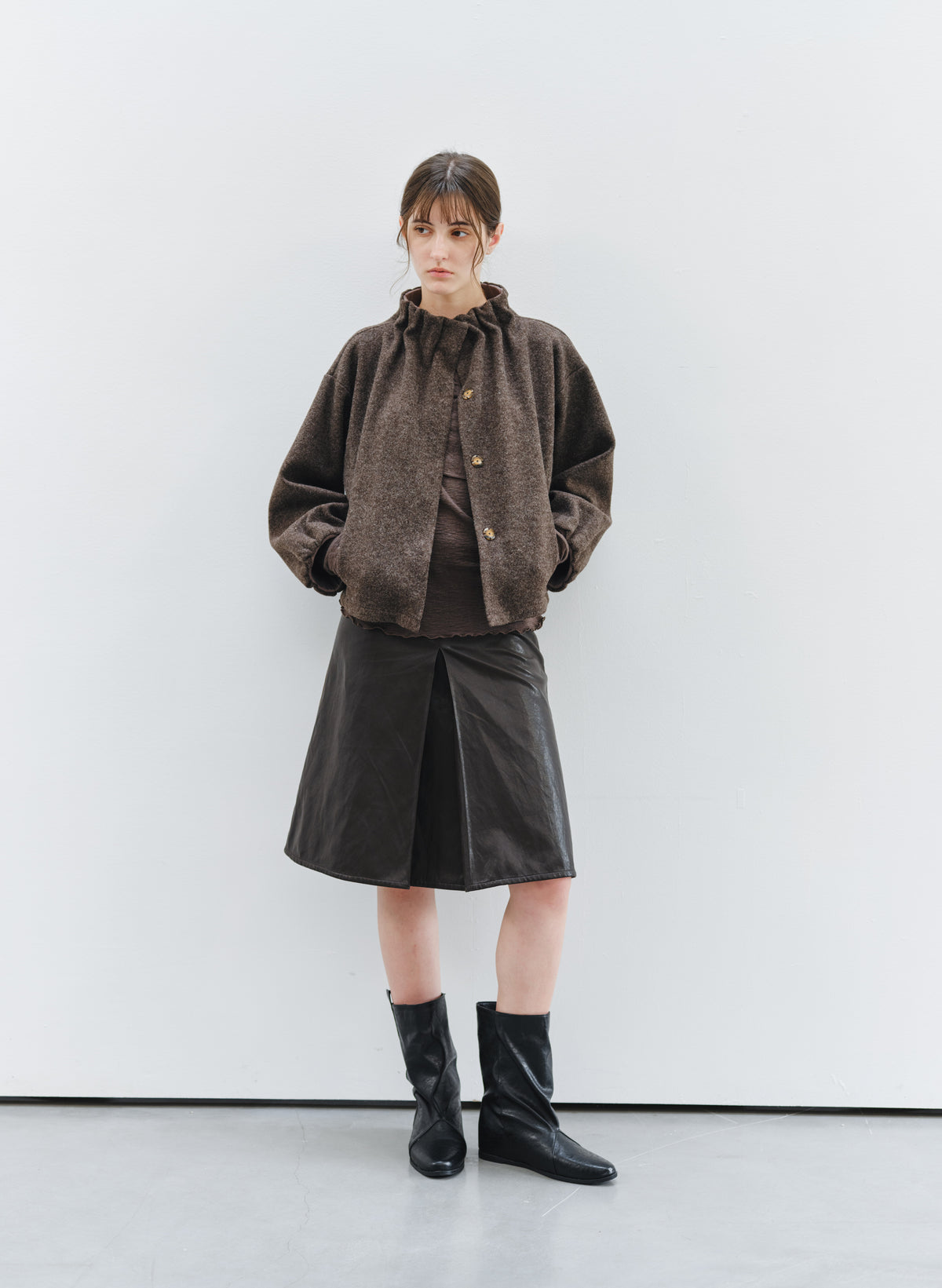 BACK LEATHER PLEATED SKIRT