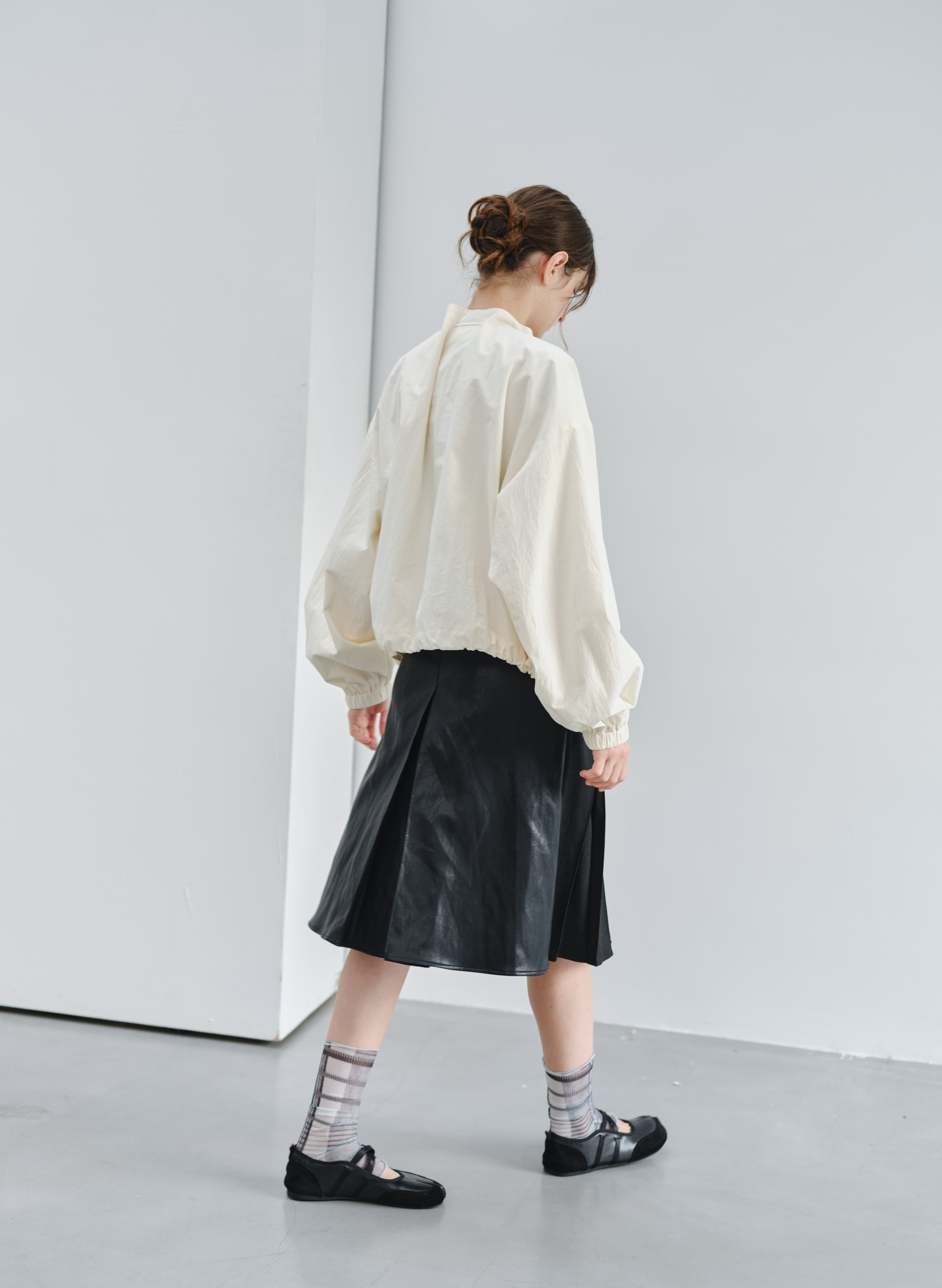 GATHER NECK SHORT BLOUSON