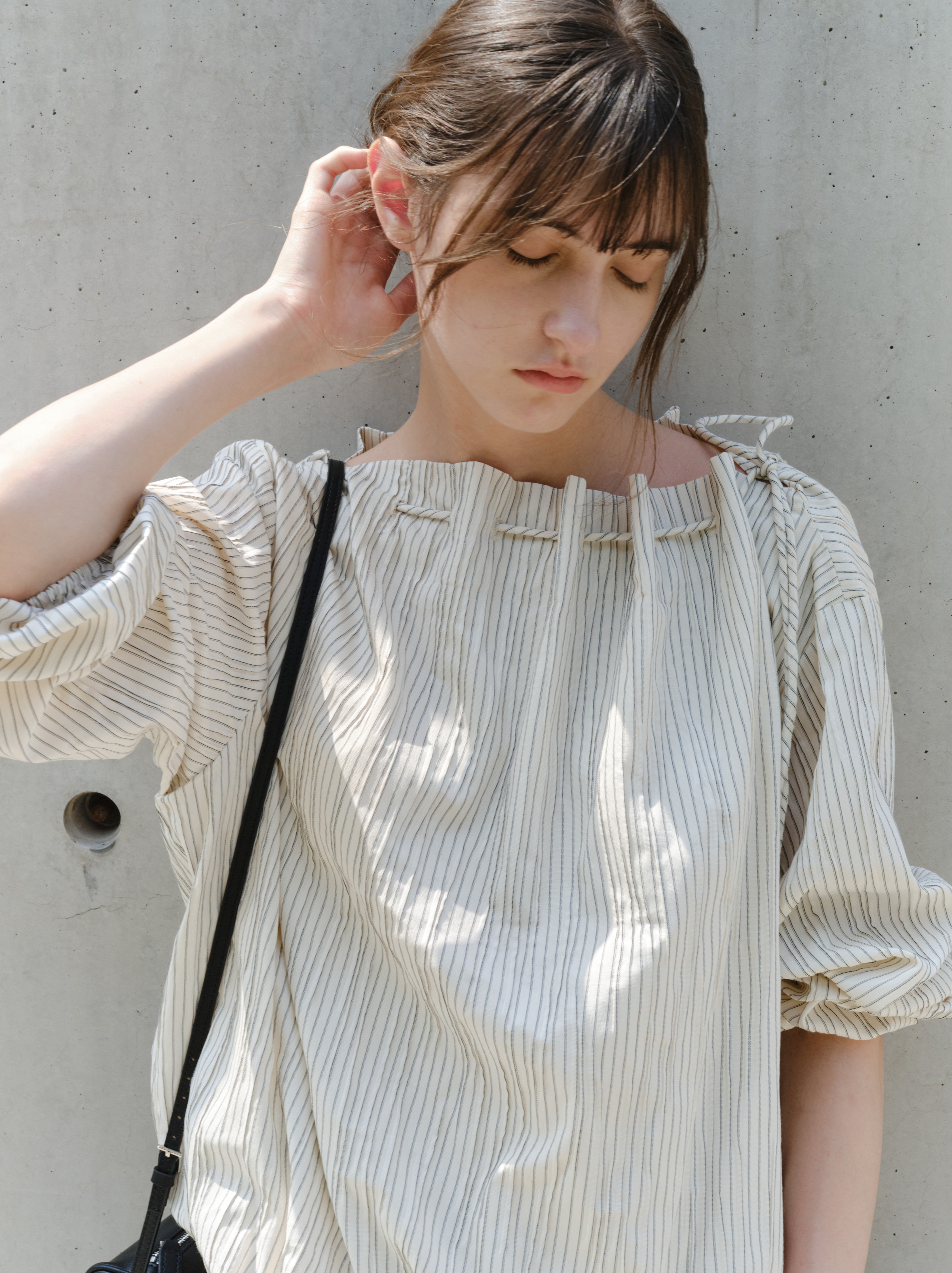 STRING POUCH PINSTRIPE SHIRT
