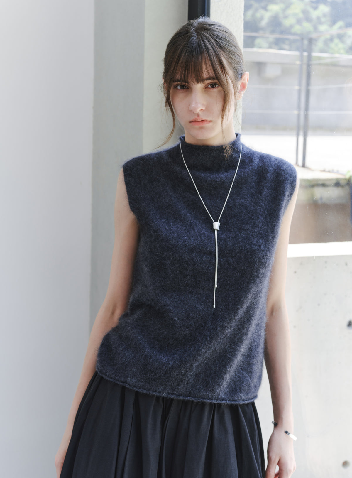 ROLL HEM SLEEVELESS WOOL TOP