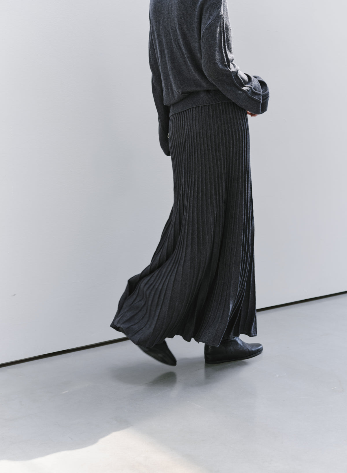 DRAPE PLEATED KNIT SKIRT