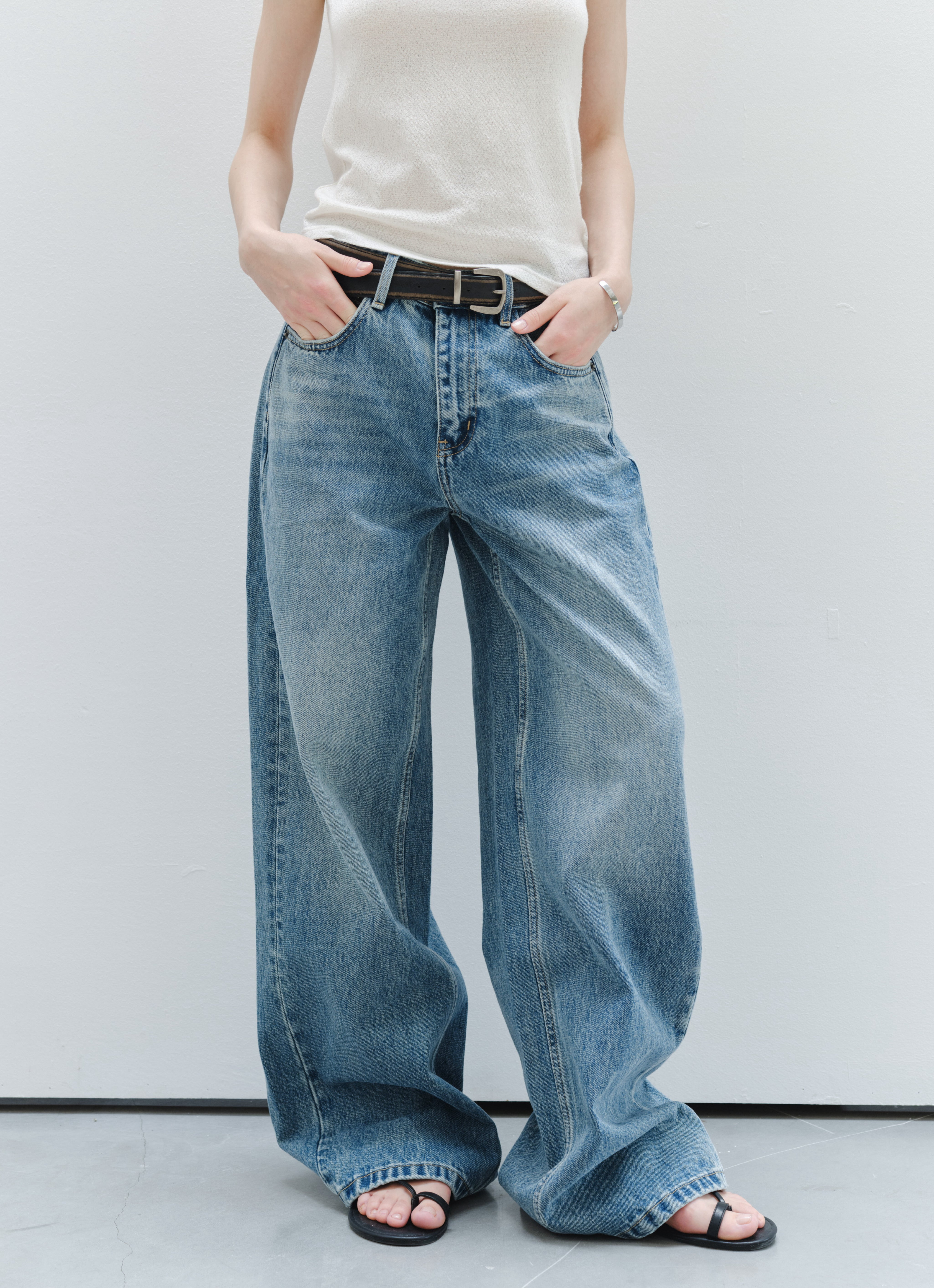 WASHED BLUE BASIC JEANS
