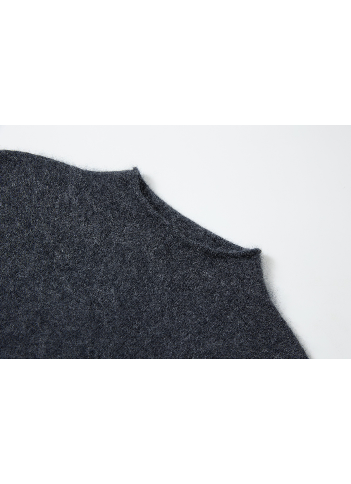 ROLL HEM SLEEVELESS WOOL TOP