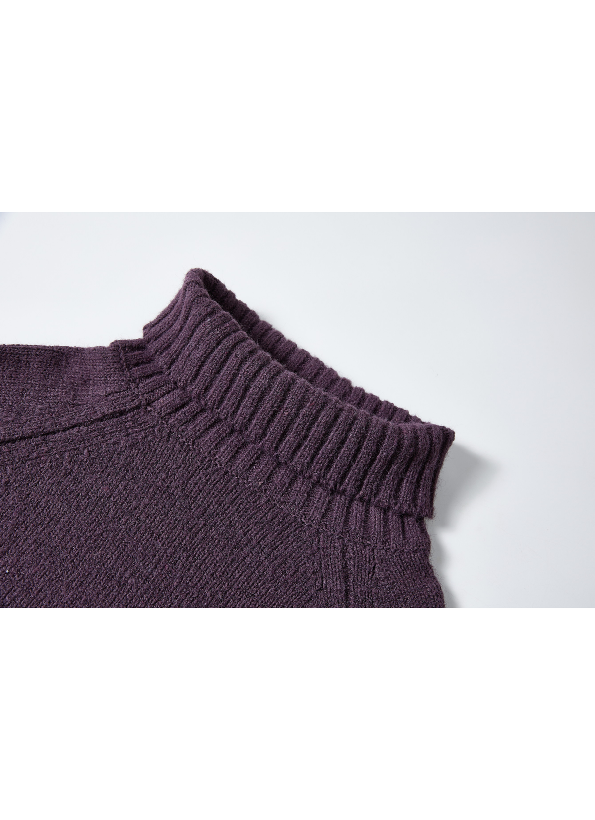 CHUNKY KNIT TURTLE SWEATER