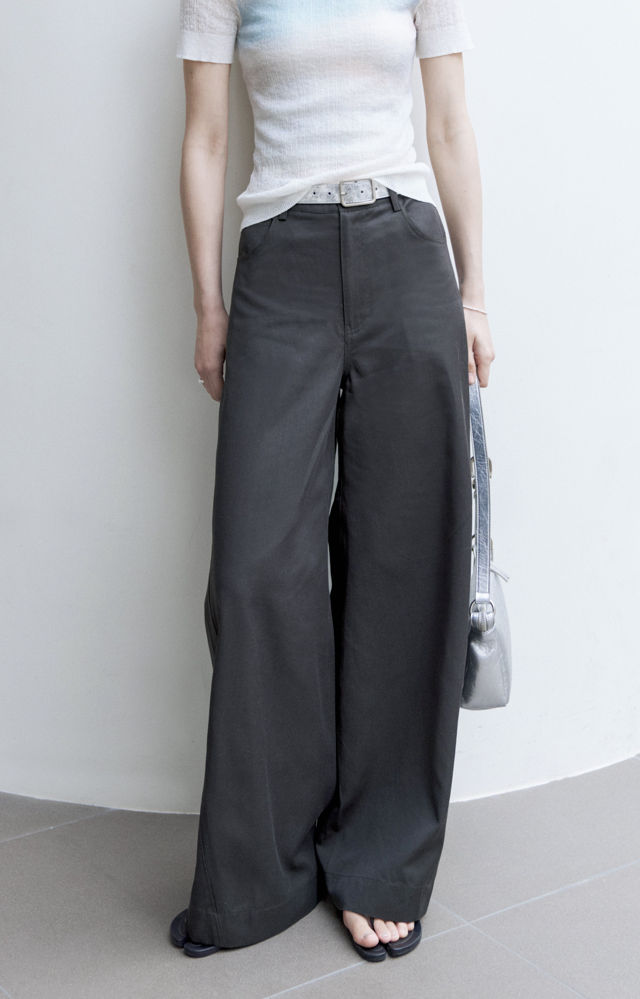 WIDE STRAIGHT FIT PANTS / ワイドストレートフィットパンツ