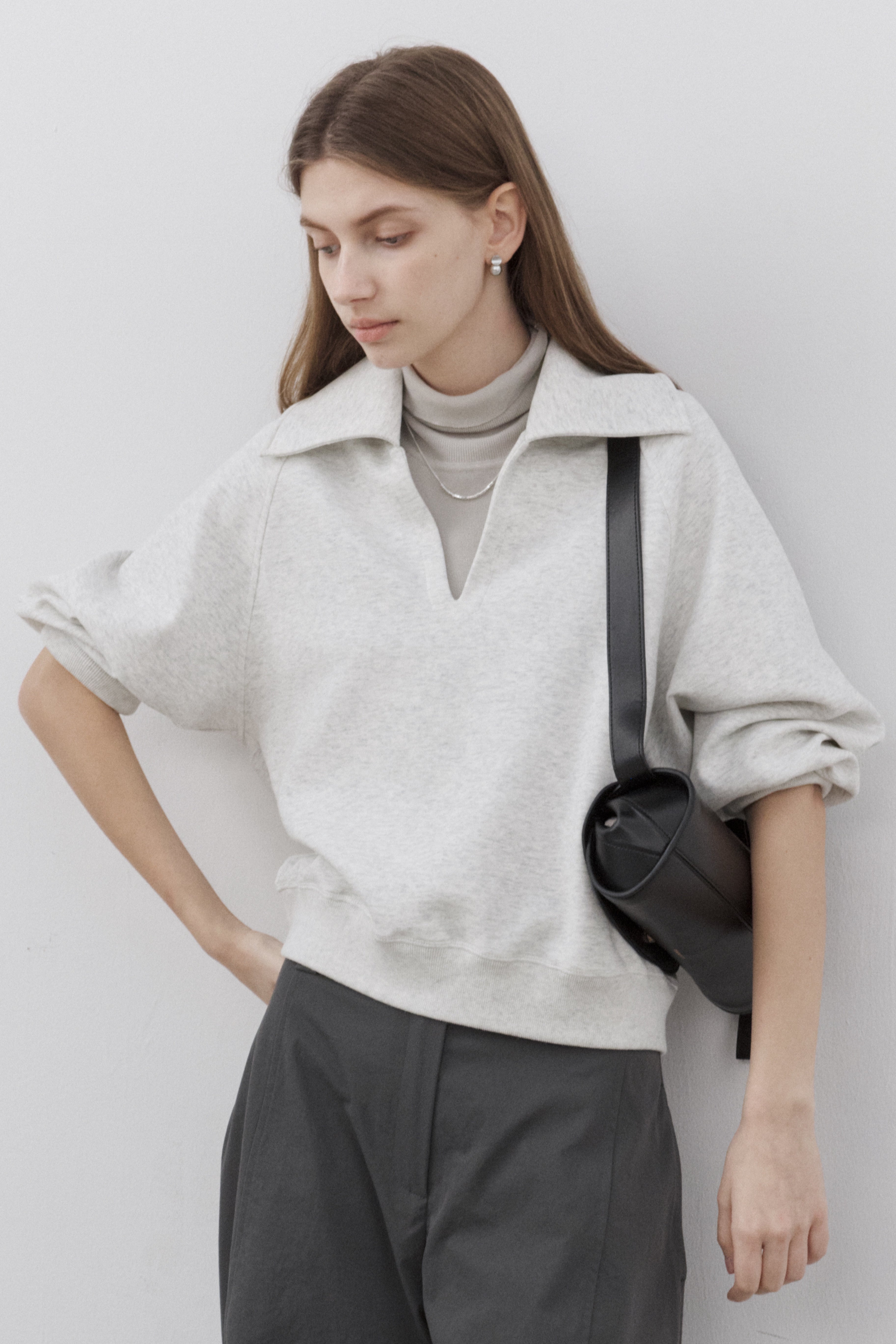 V-NECK LAPEL SWEATSHIRT/V 넥 래퍼 스웨트