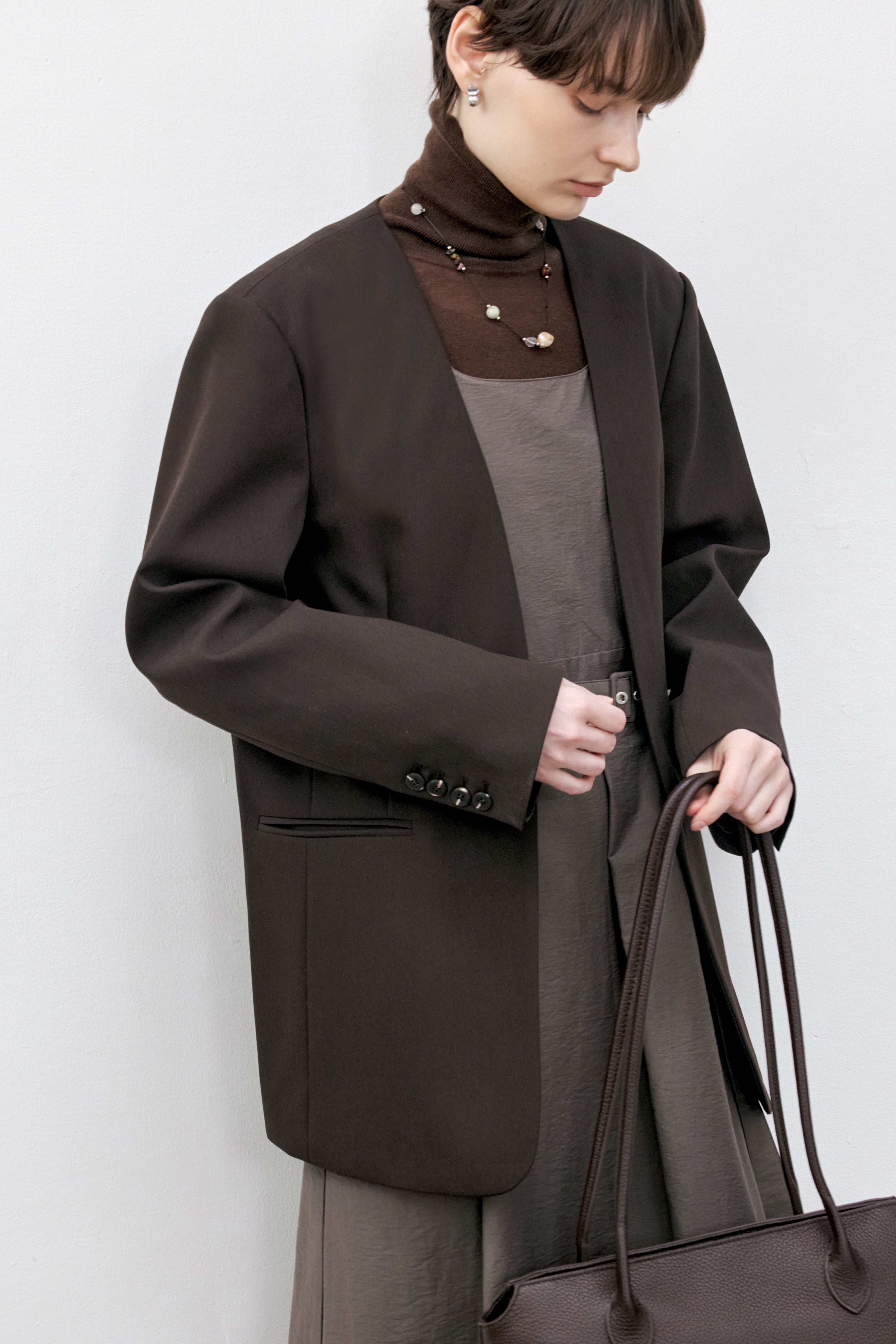 V-NECK COLLARLESS JACKET