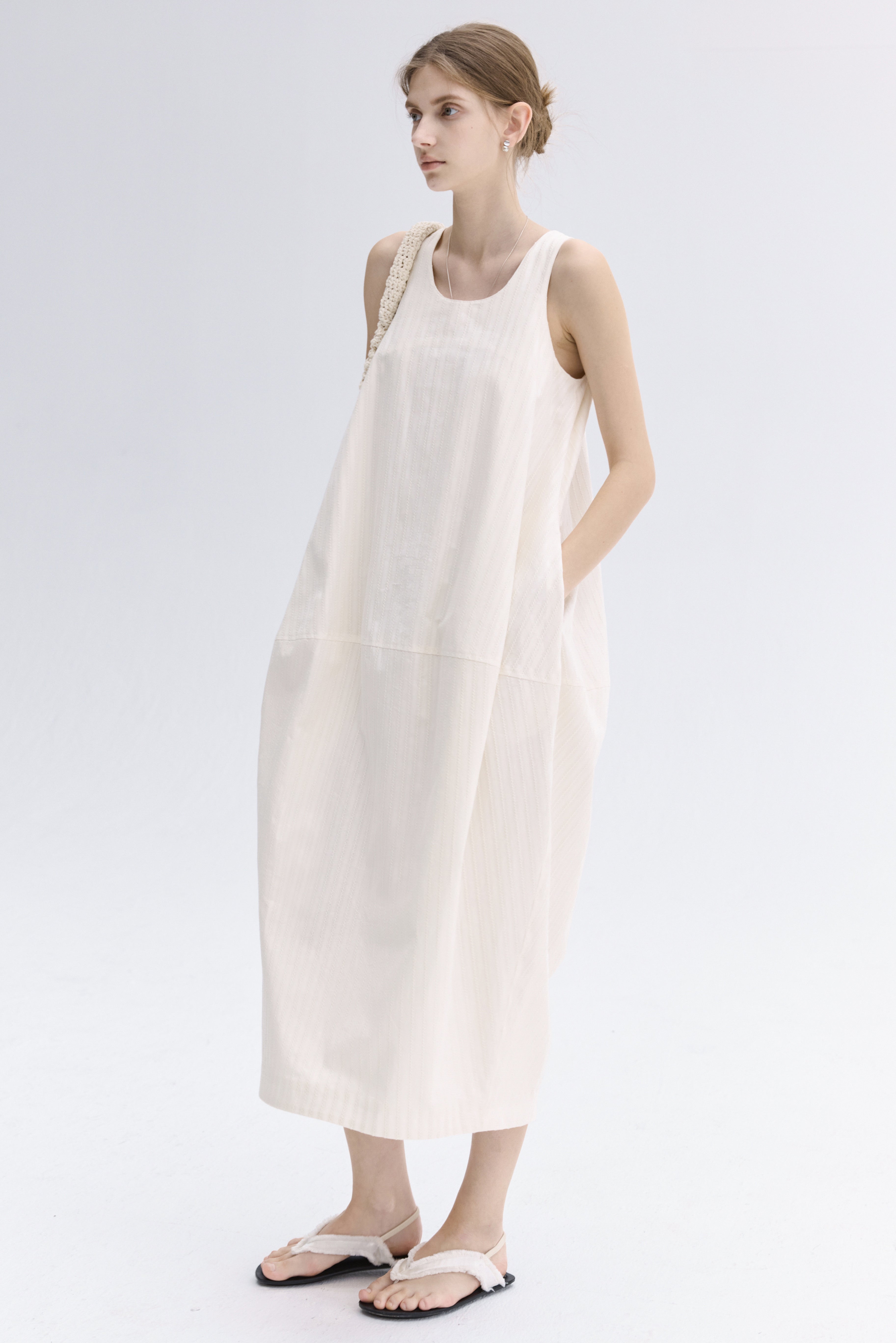 BACK SLIT BALLOON DRESS