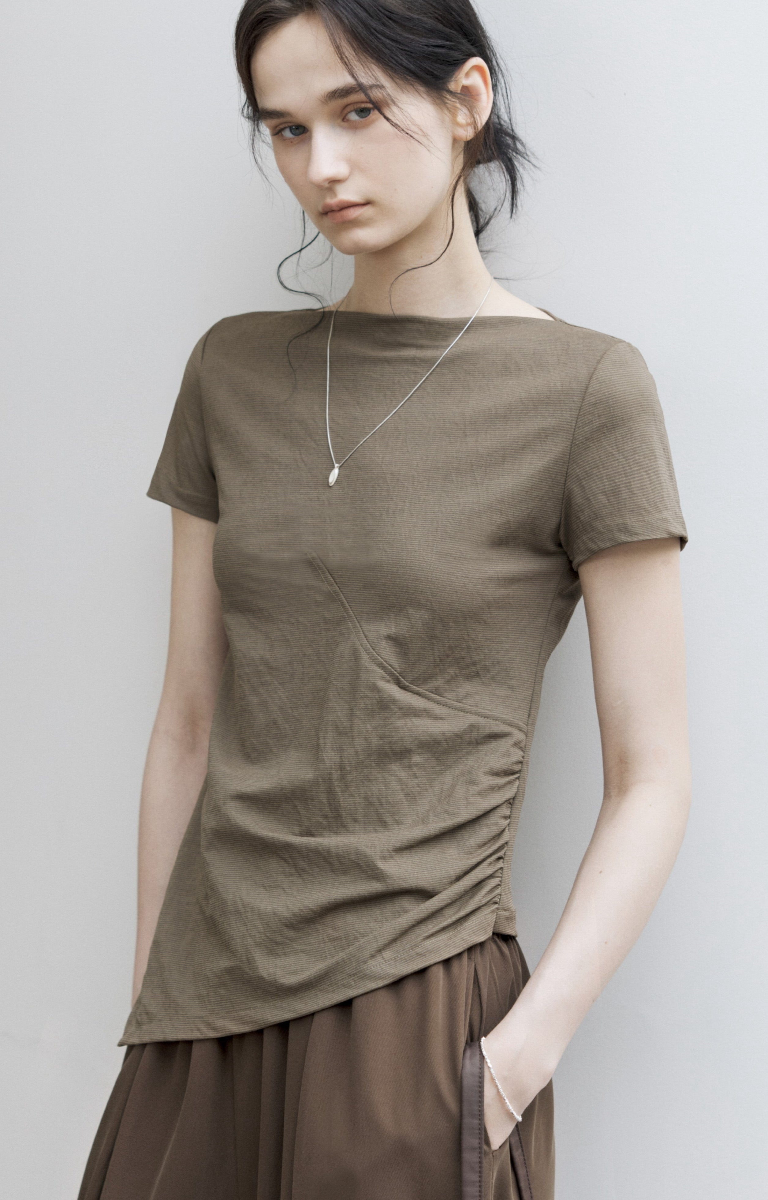 SIDE GATHERE SLIM T-SHIRT / 사이드게더 슬림 T셔츠