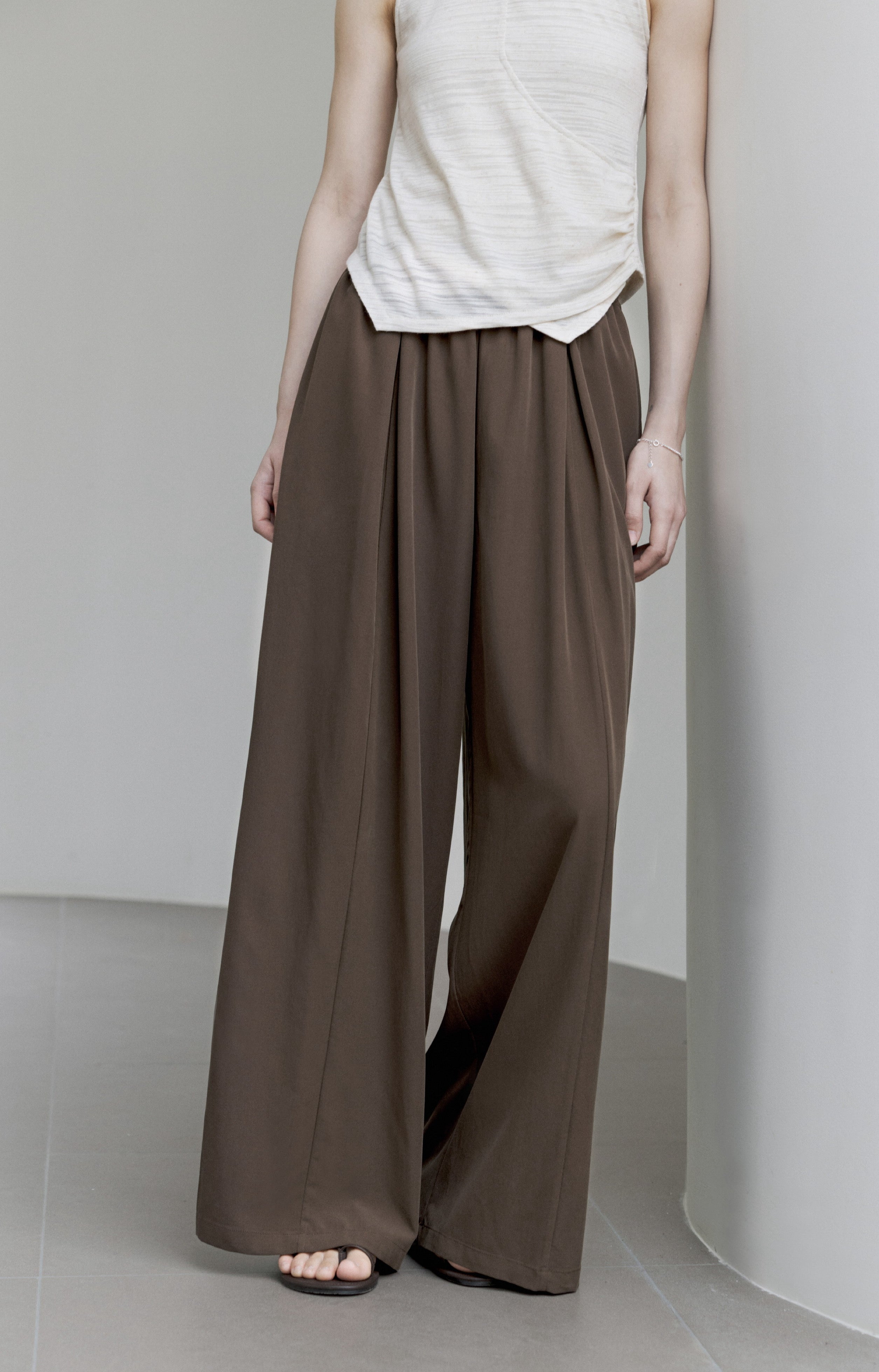 DRAPE TUCK WIDE PANTS