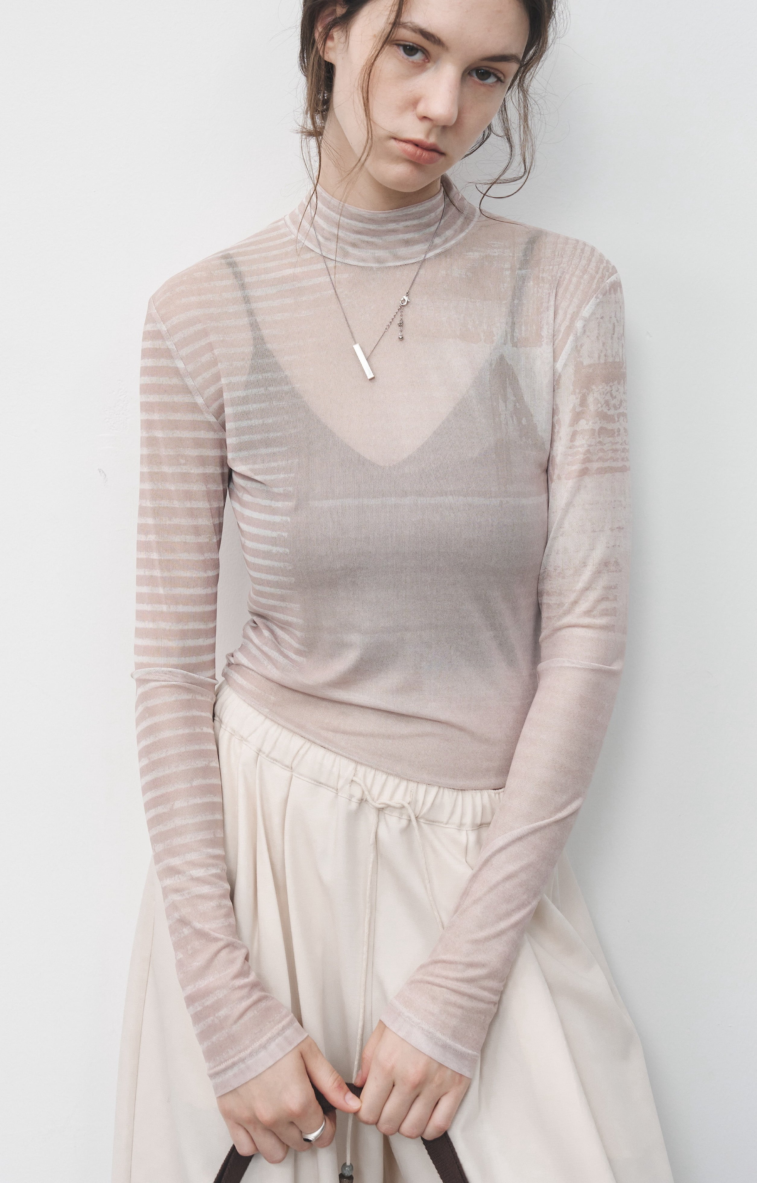 RUBBING ART SHEER TOP / 러빙 아트 시 아트 업