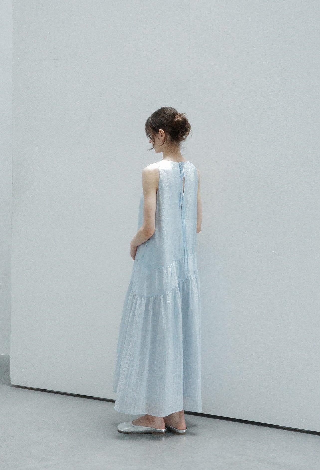 BACK RIBBON SMOOTH DRESS