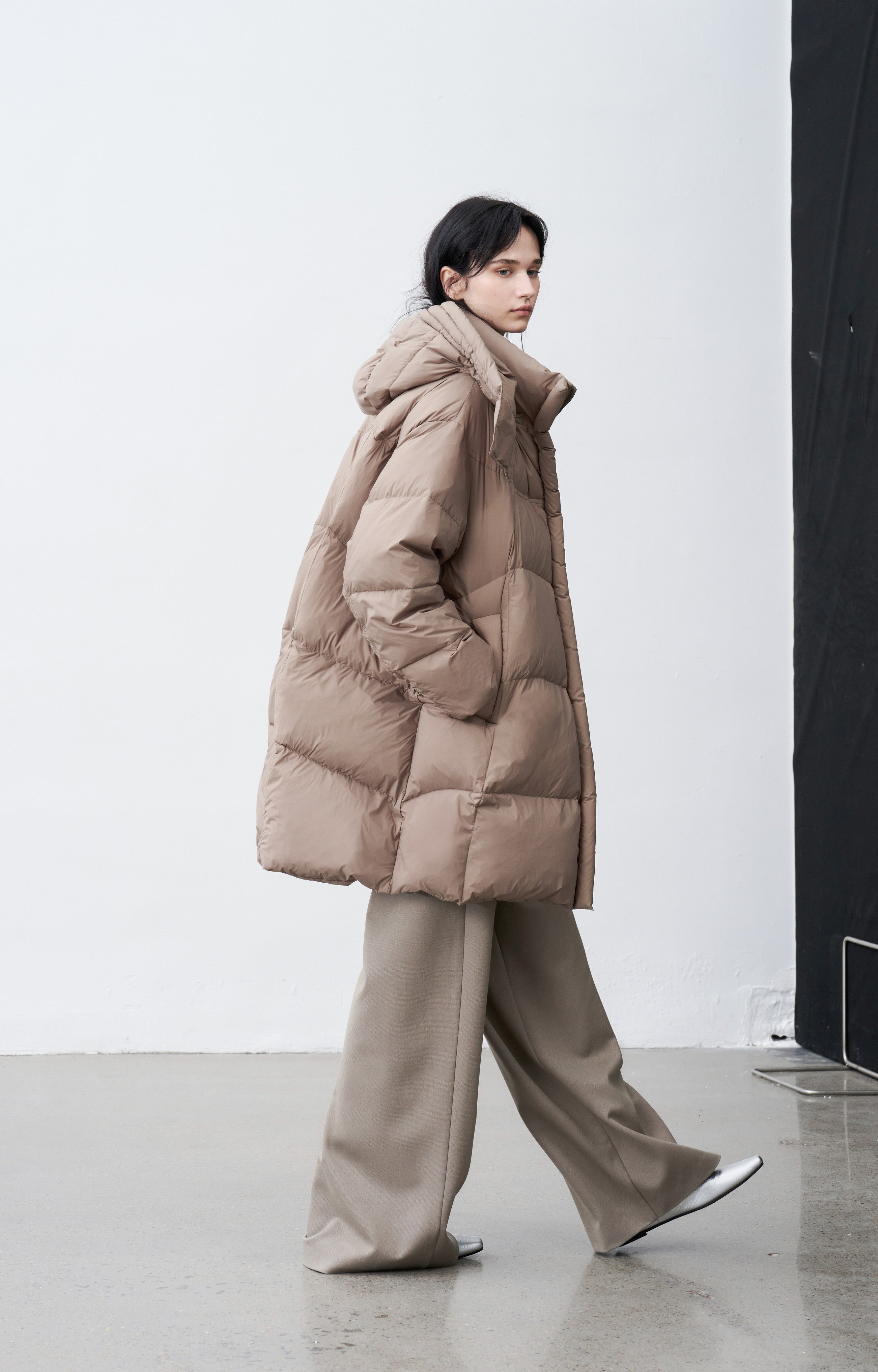 HOODED VOLUME MIDI DOWN